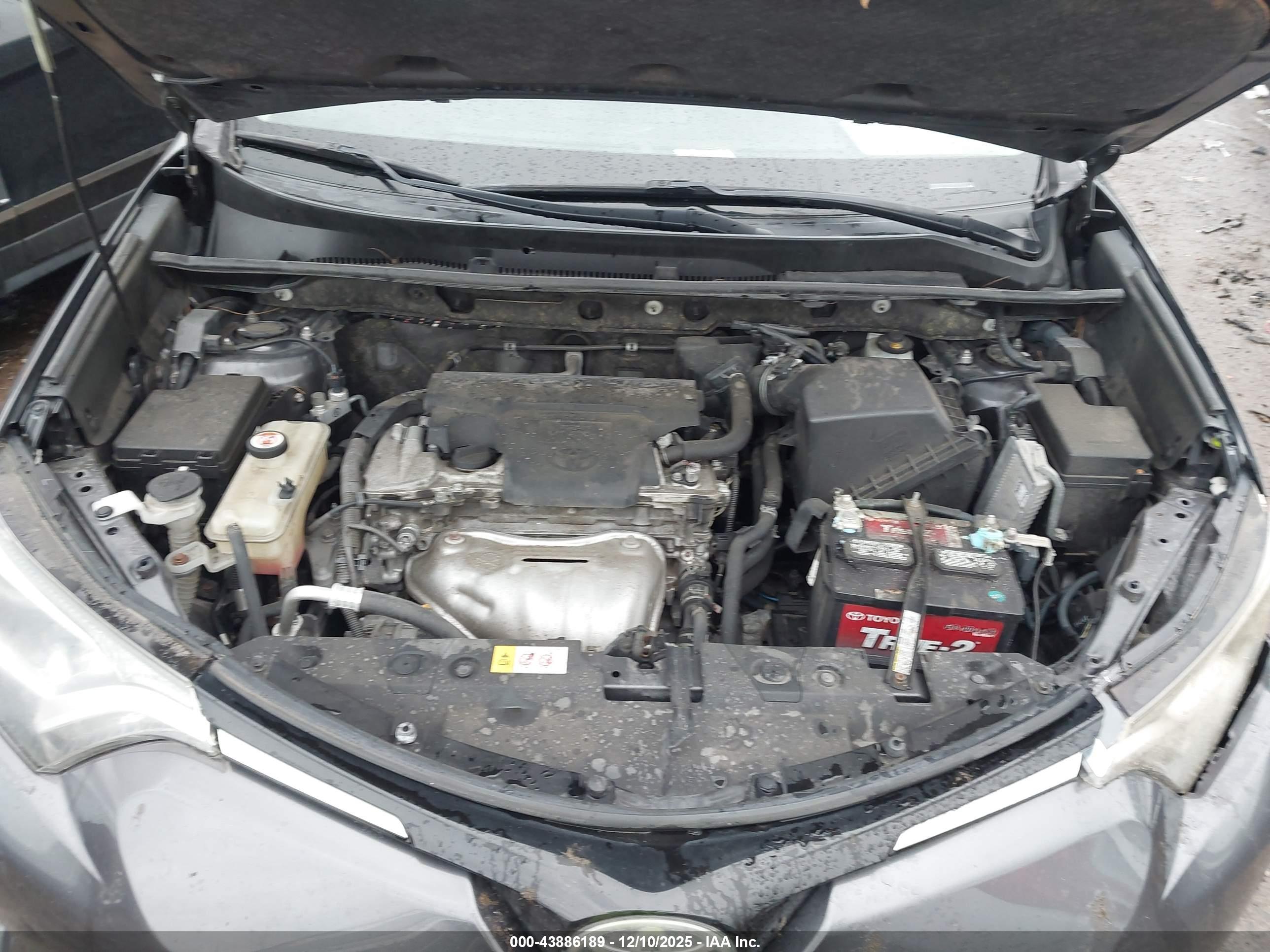 TOYOTA RAV4 image 10