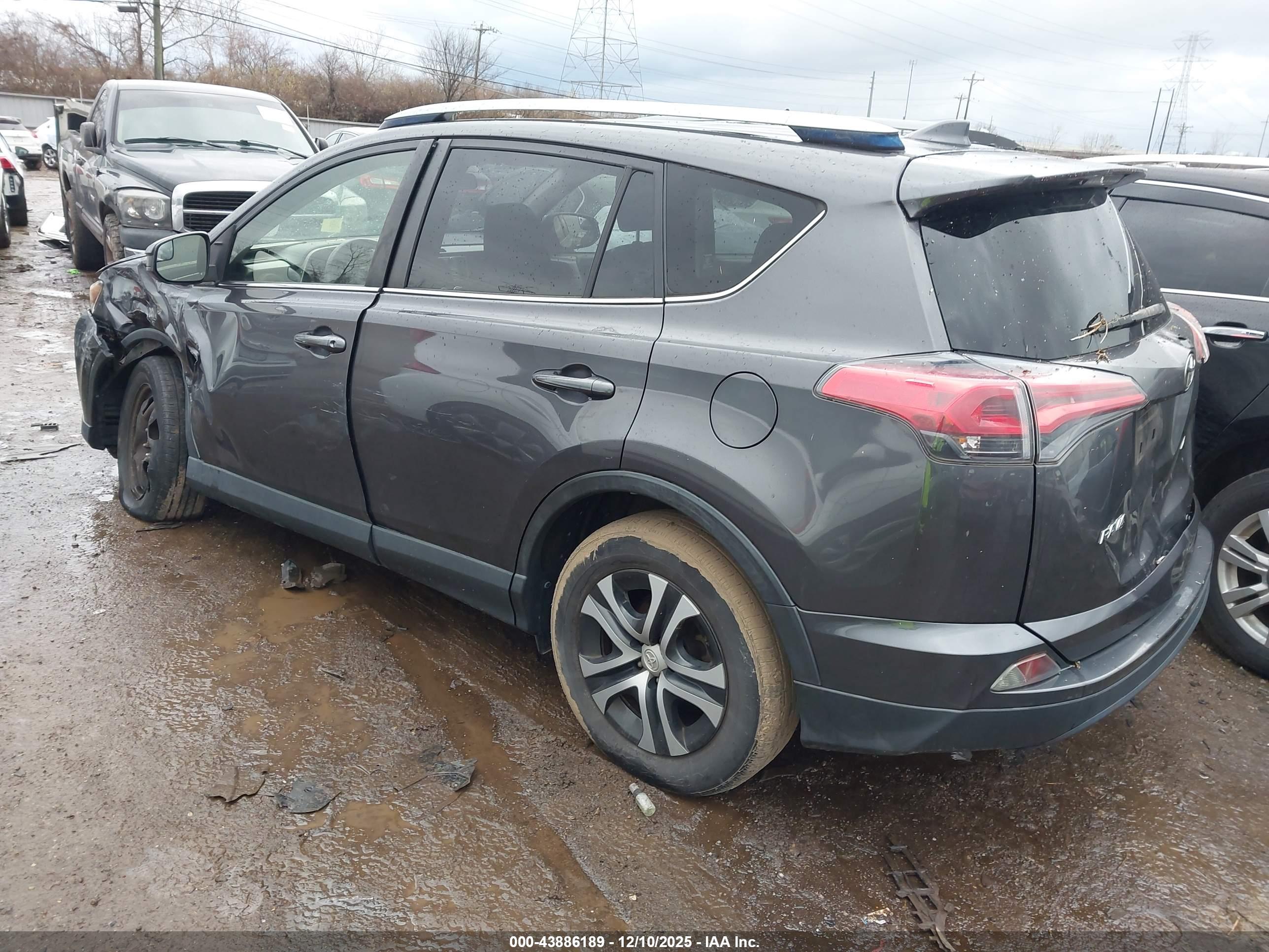 TOYOTA RAV4 image 3