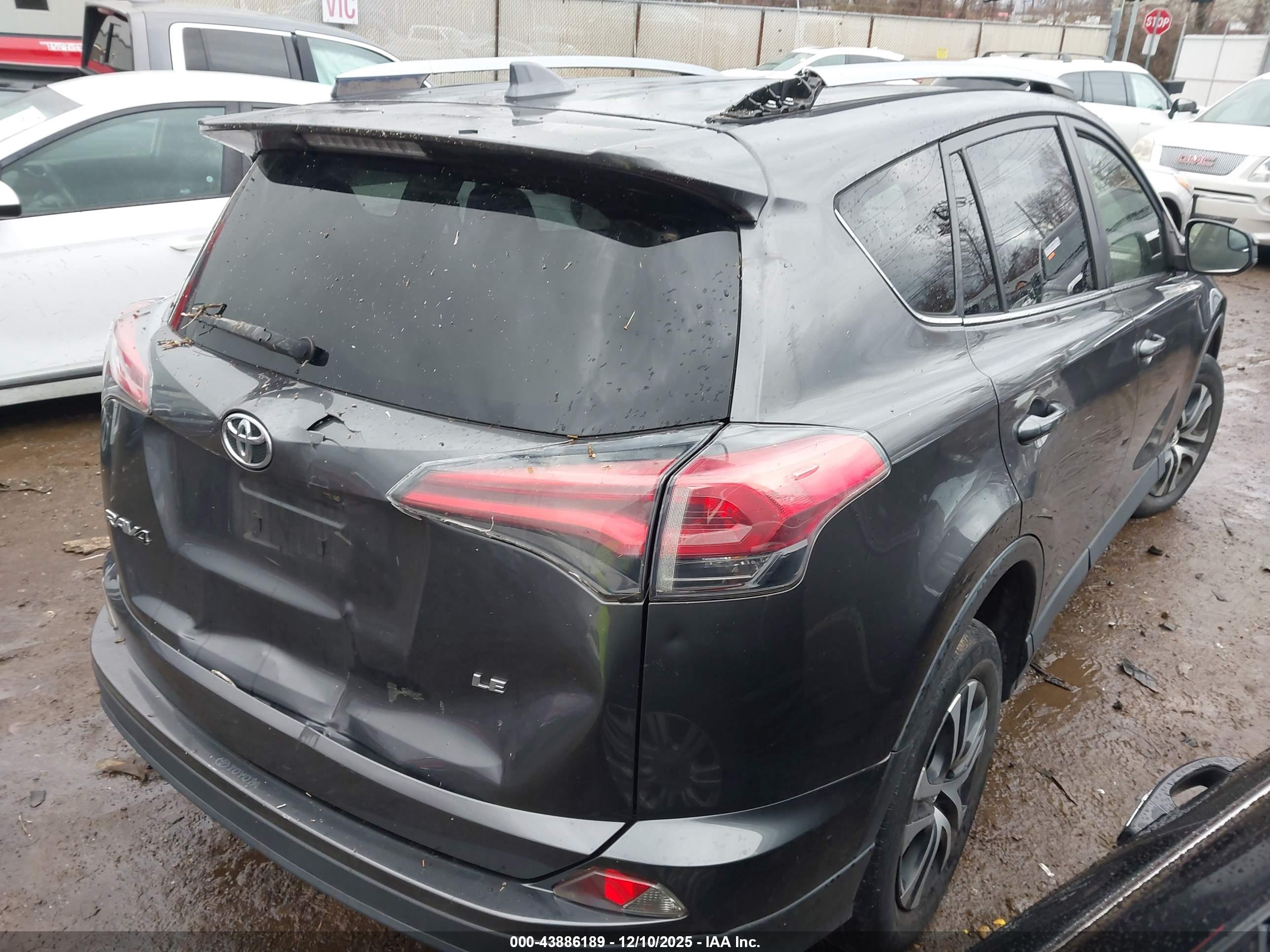 TOYOTA RAV4 image 4