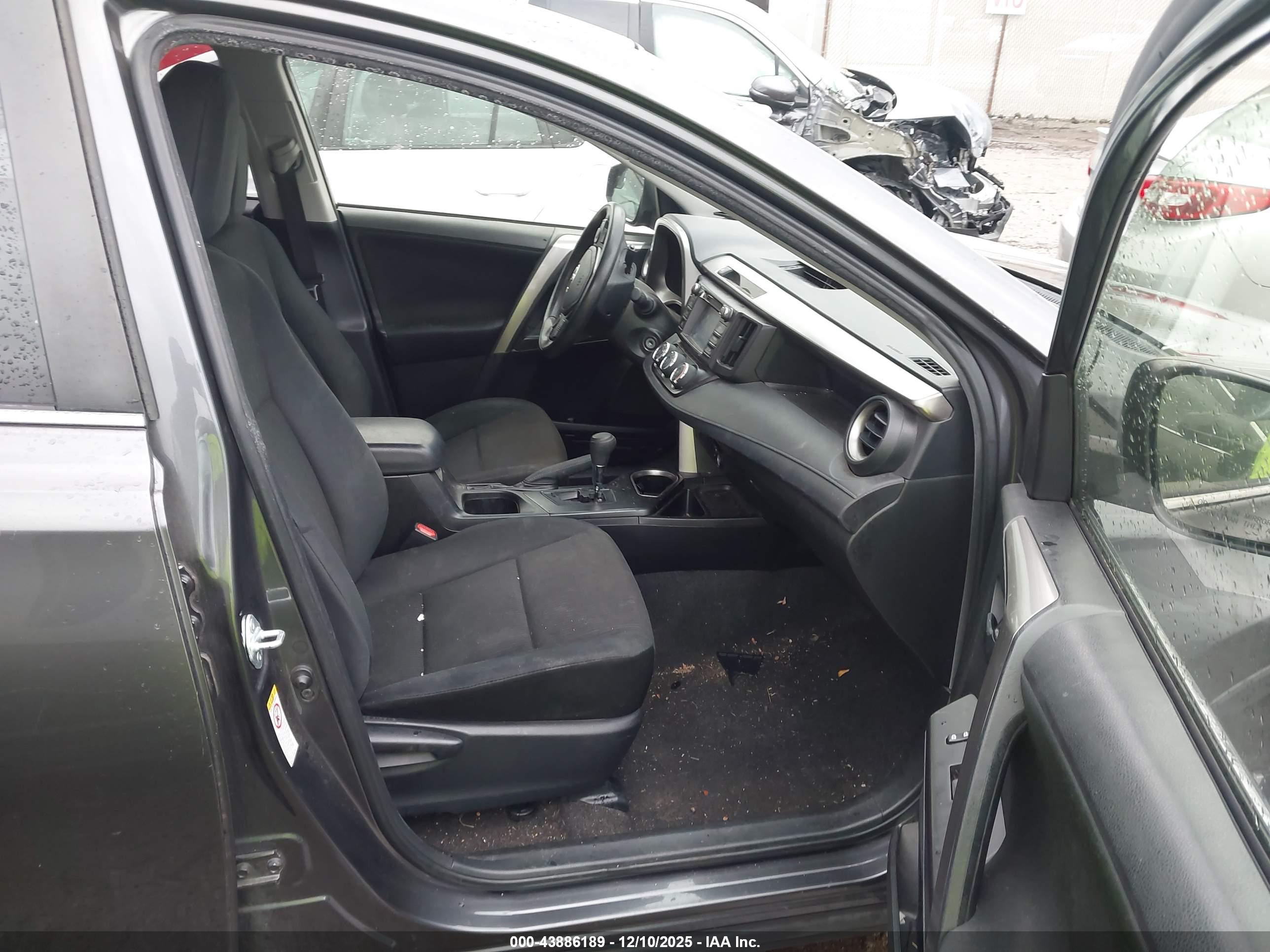 TOYOTA RAV4 image 5