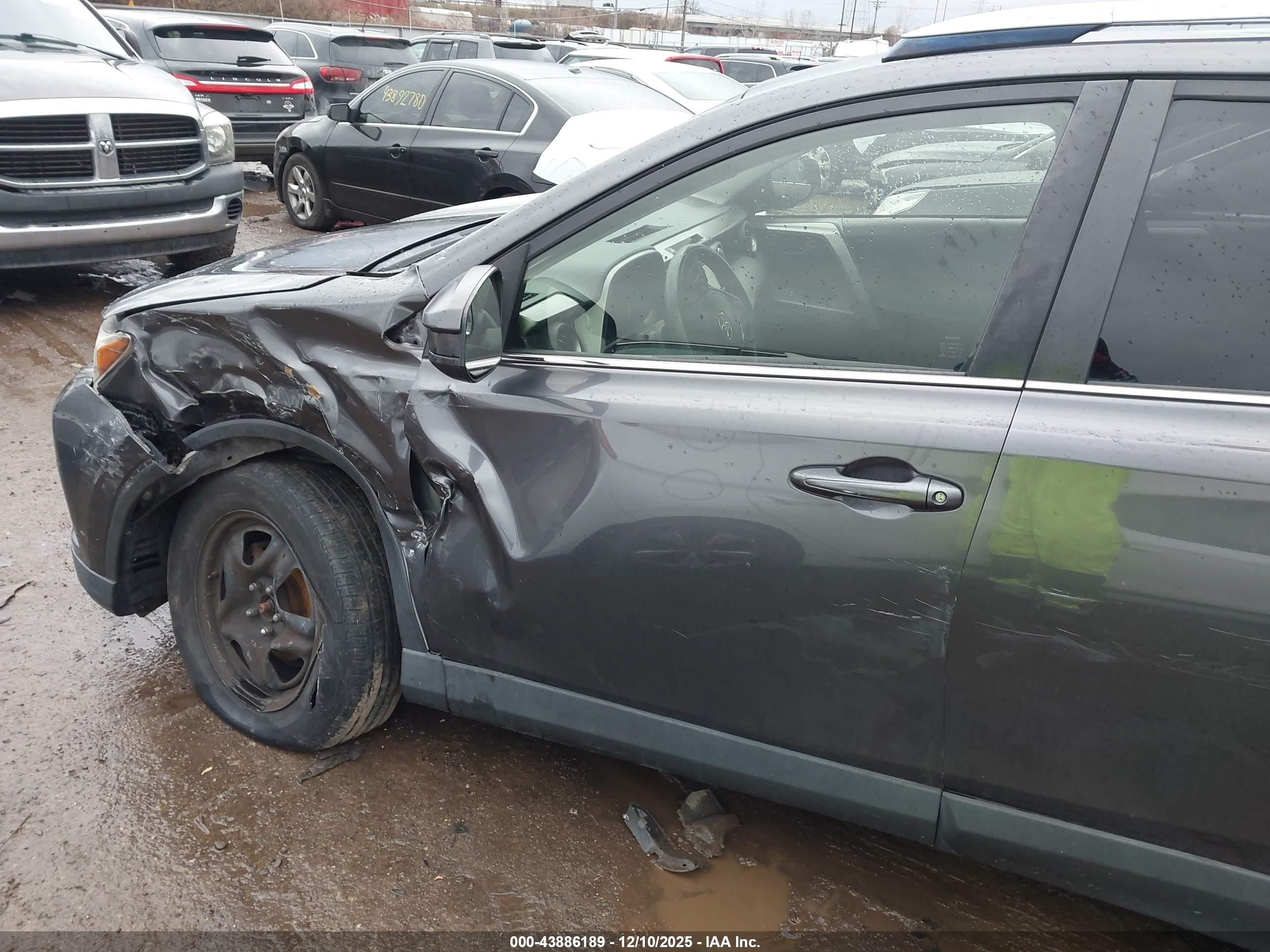 TOYOTA RAV4 image 6