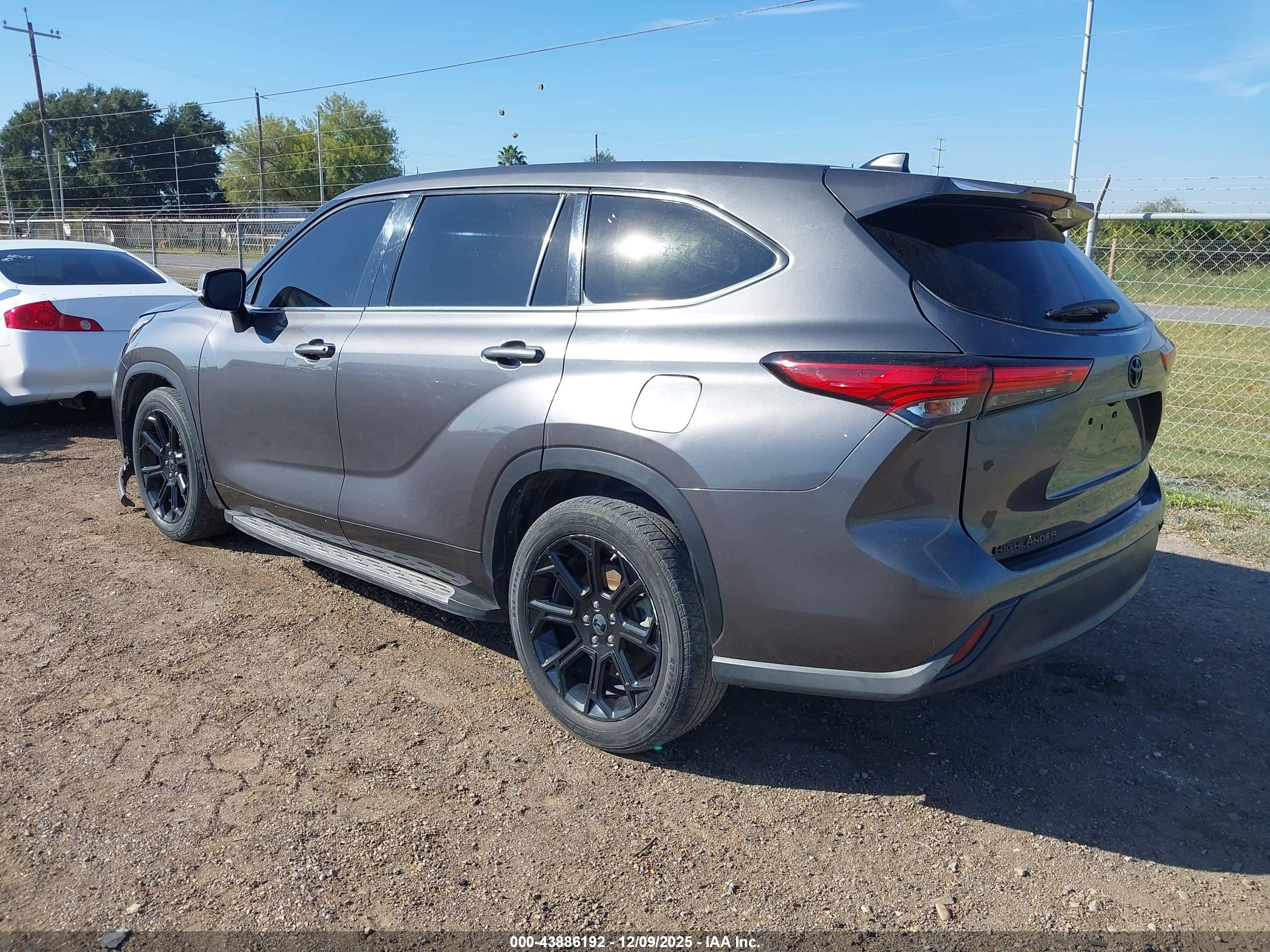 TOYOTA HIGHLANDER image 3