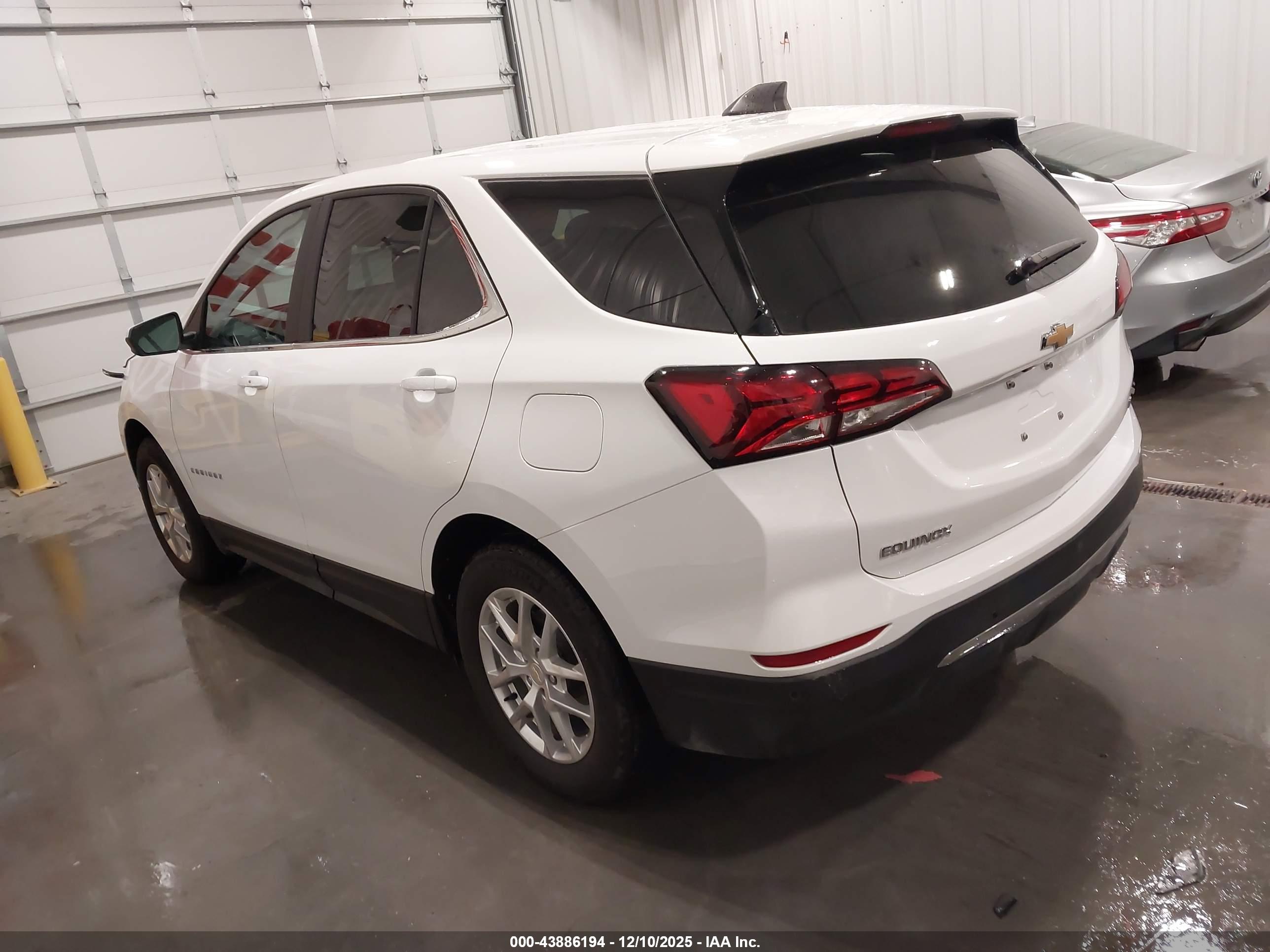 CHEVROLET EQUINOX image 3