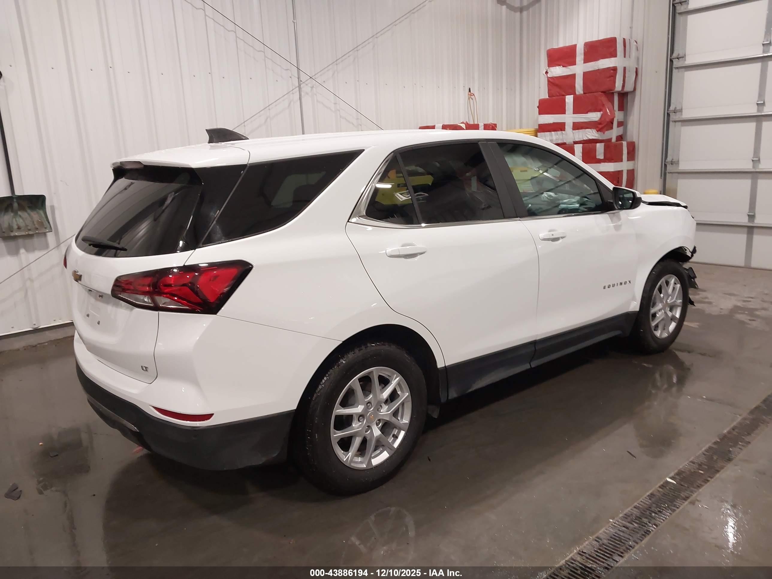 CHEVROLET EQUINOX image 4