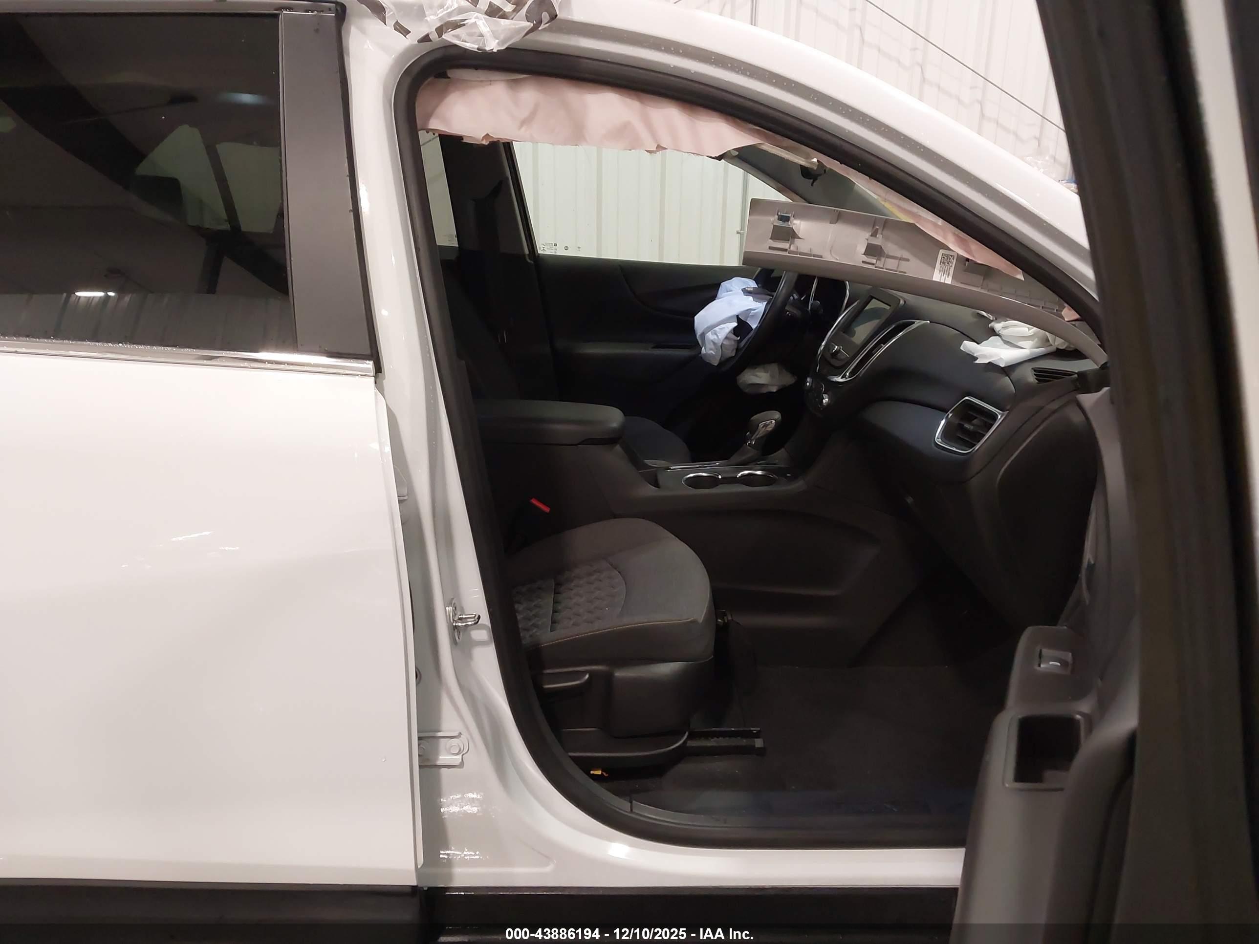 CHEVROLET EQUINOX image 5