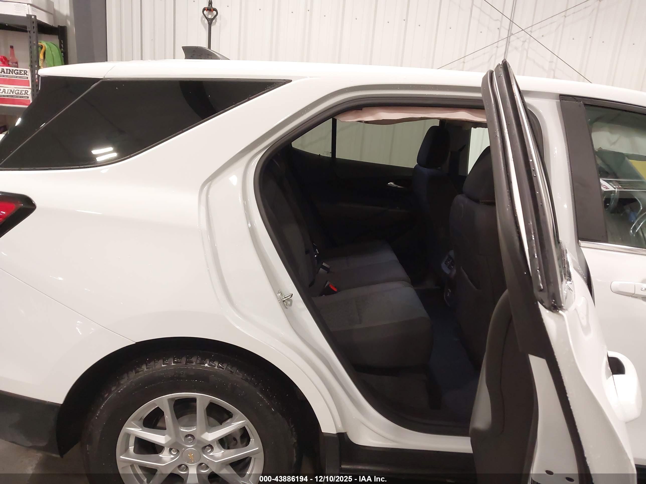 CHEVROLET EQUINOX image 8
