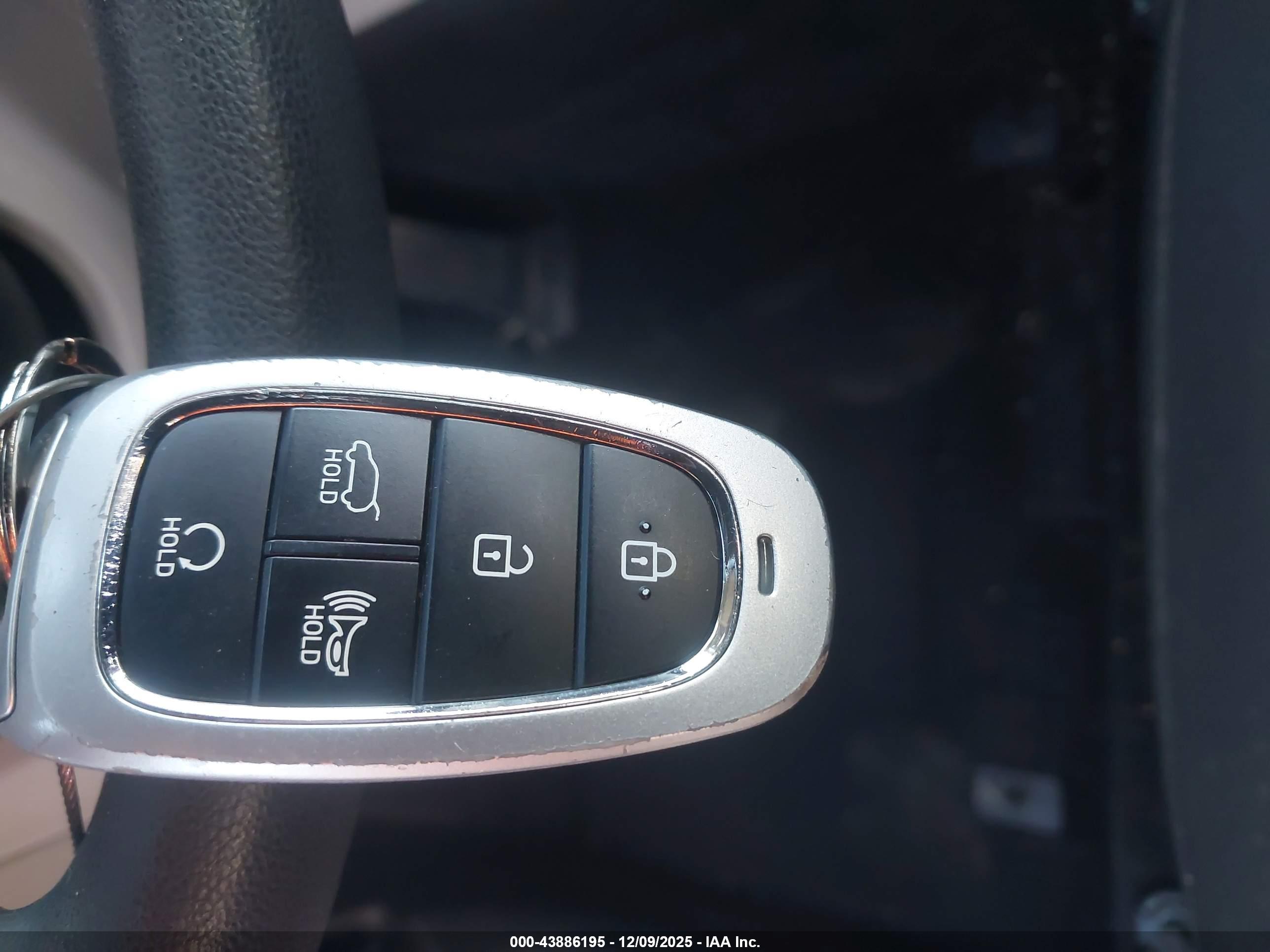 HYUNDAI TUCSON image 11