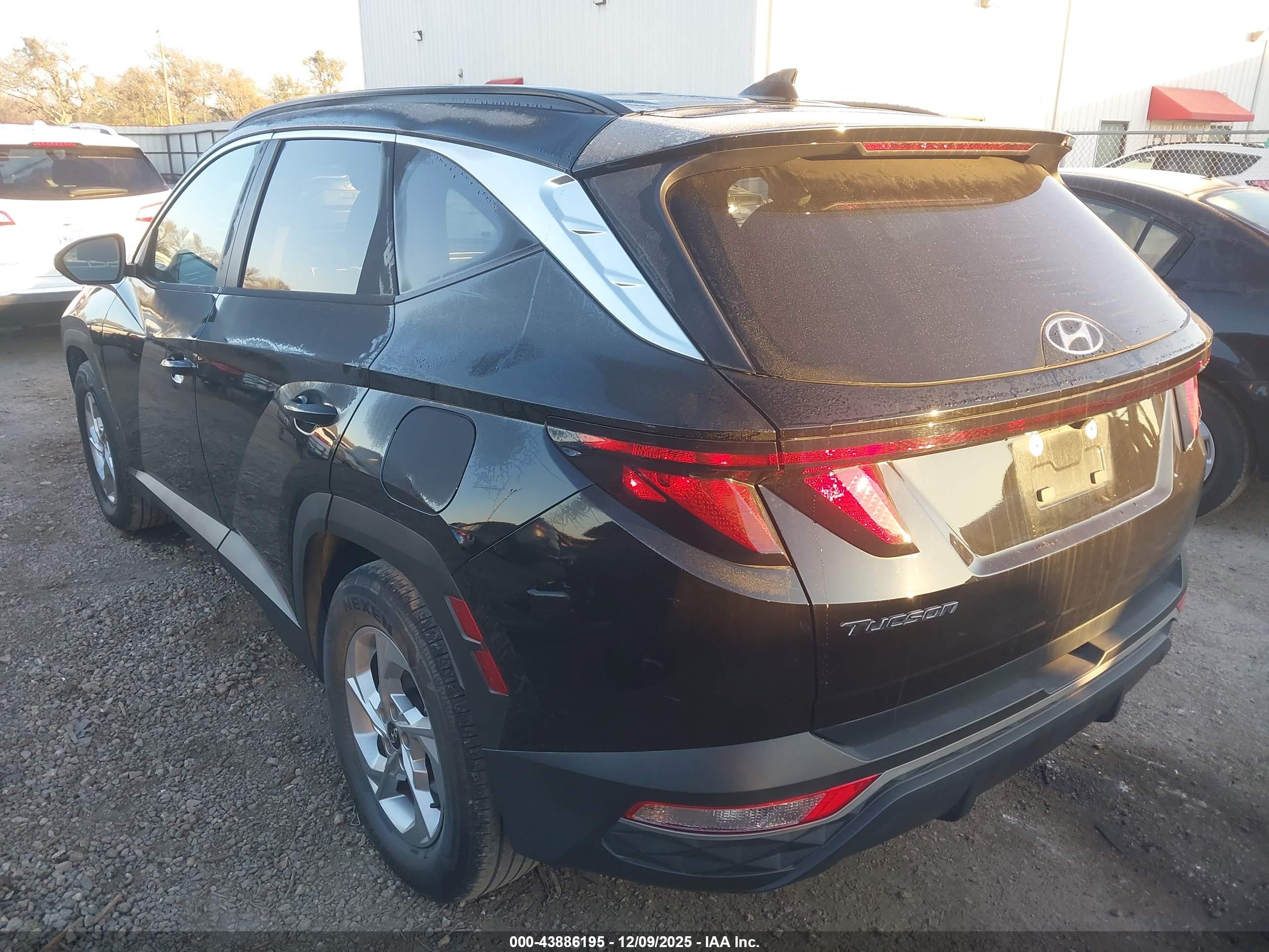 HYUNDAI TUCSON image 3