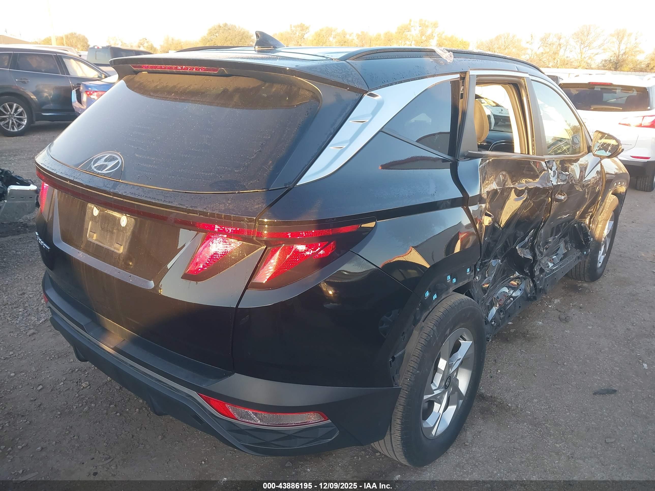 HYUNDAI TUCSON image 4