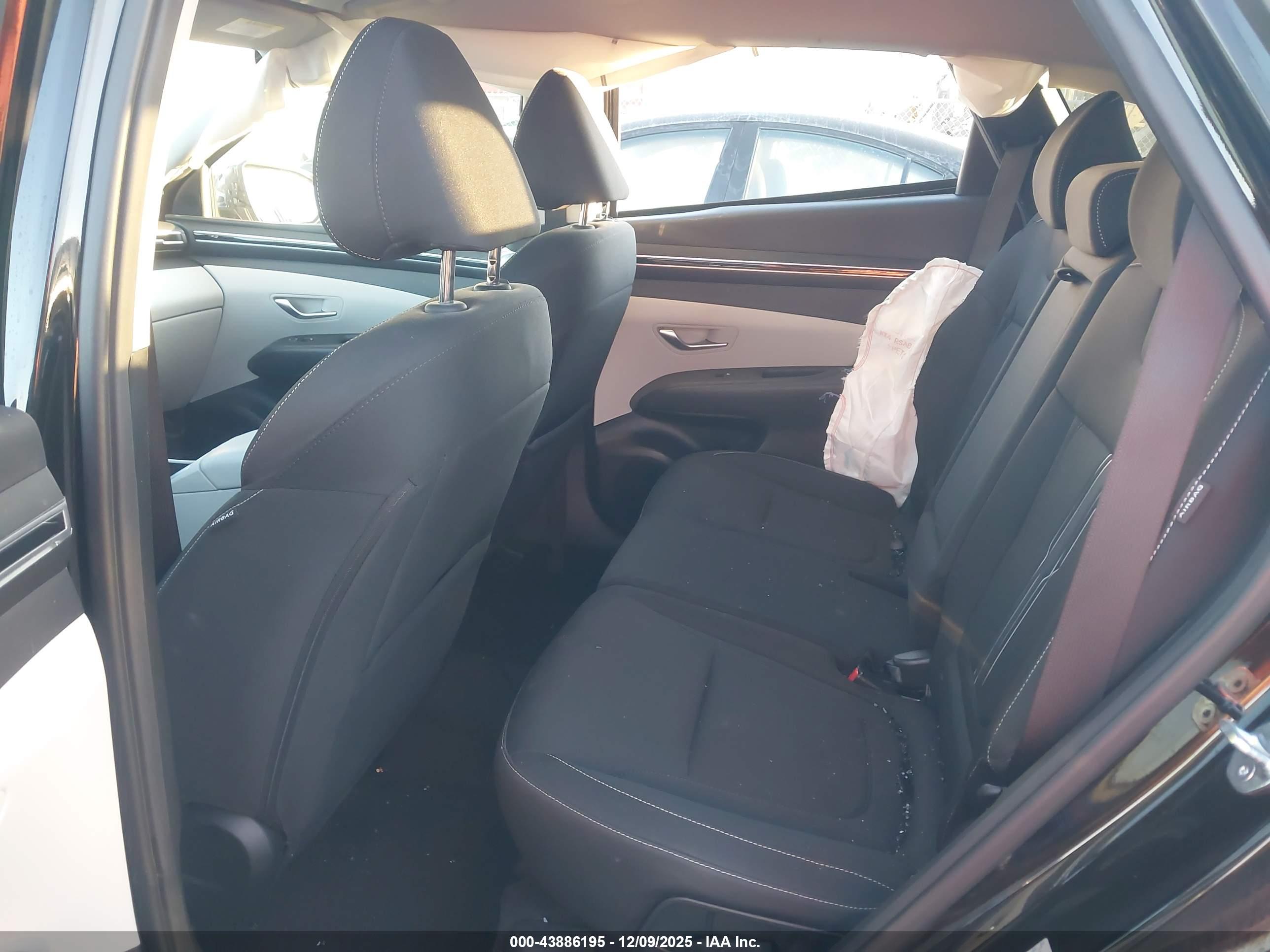 HYUNDAI TUCSON image 8