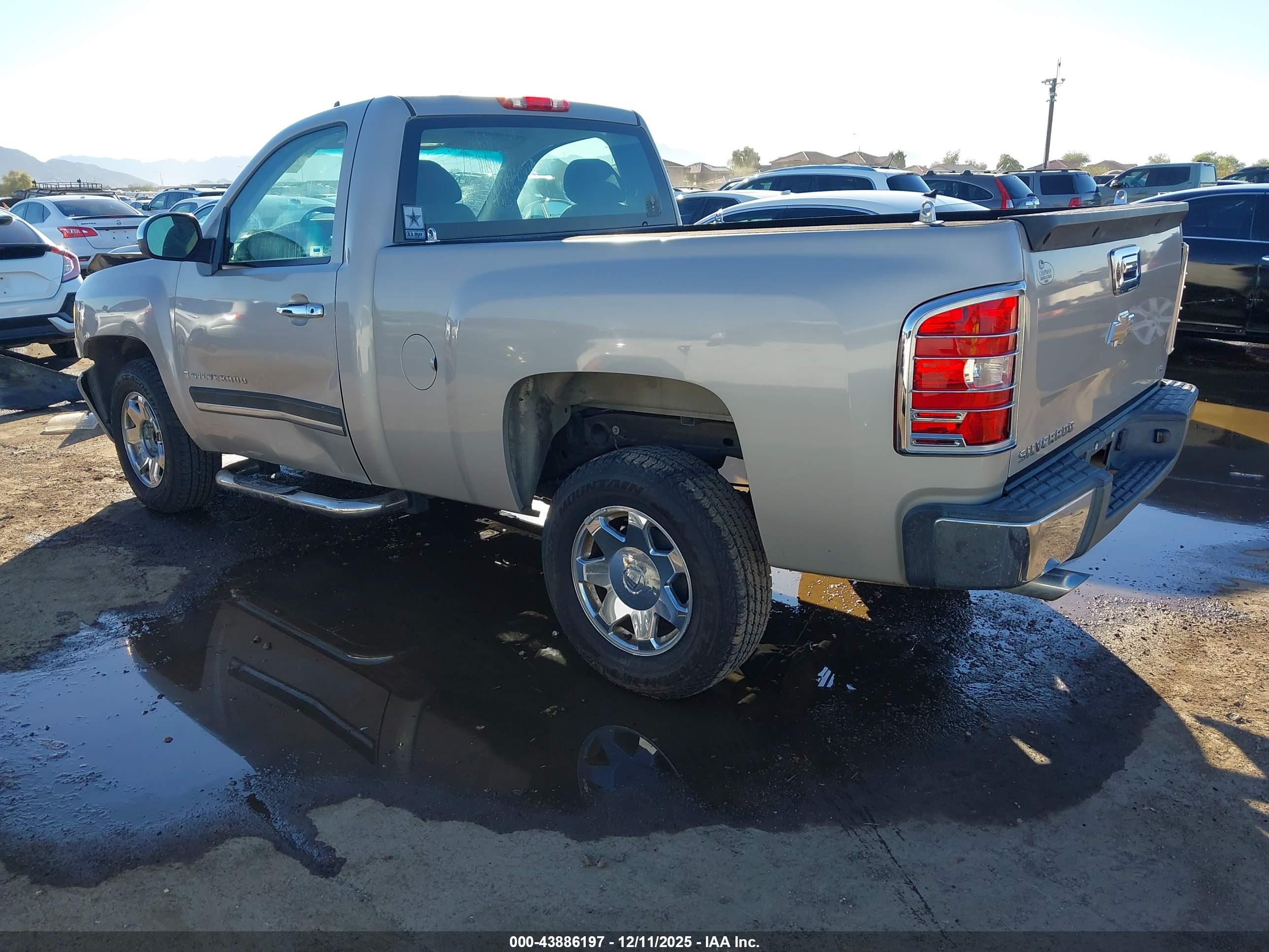 CHEVROLET SILVERADO image 3