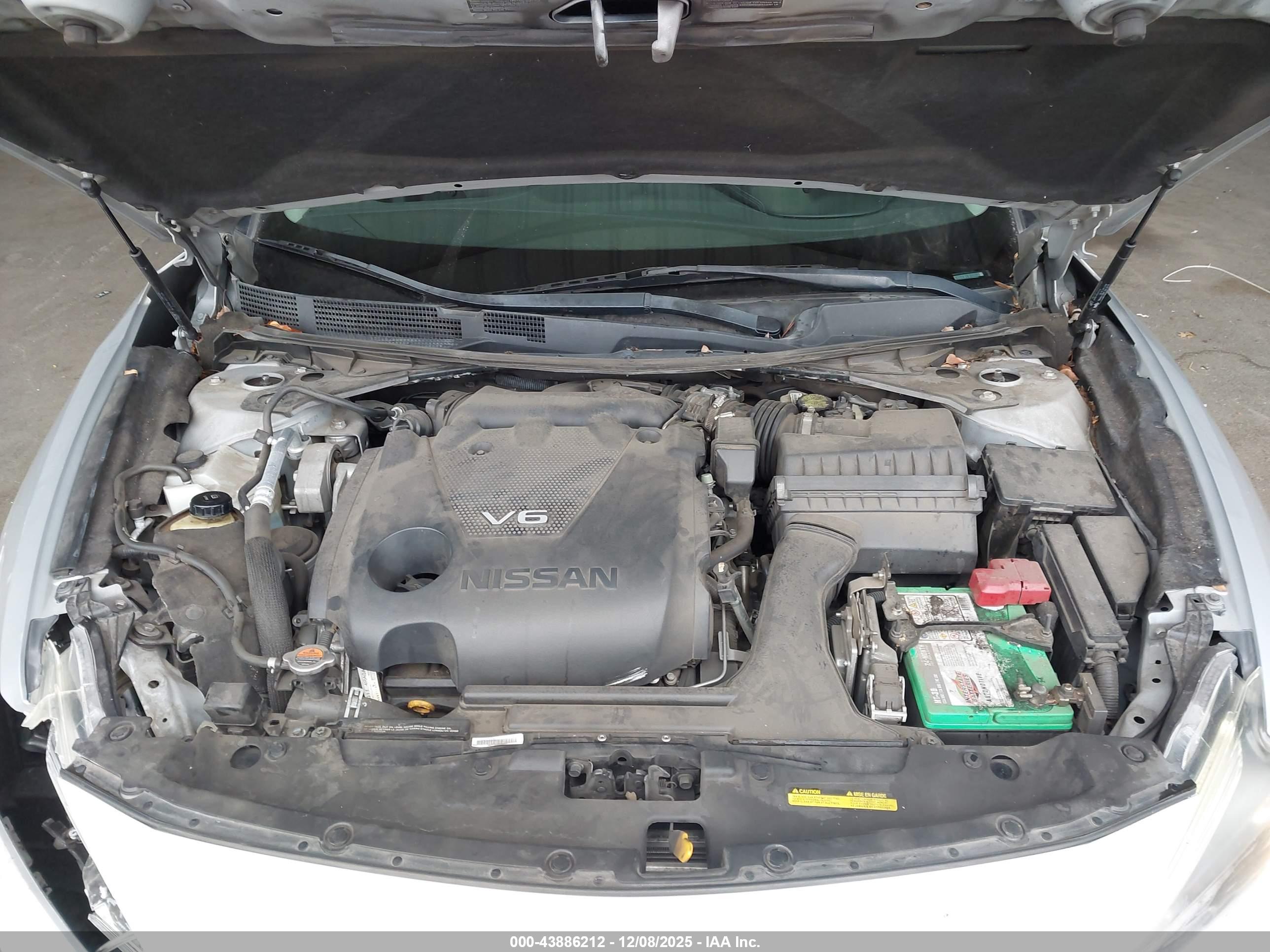 NISSAN MAXIMA image 10