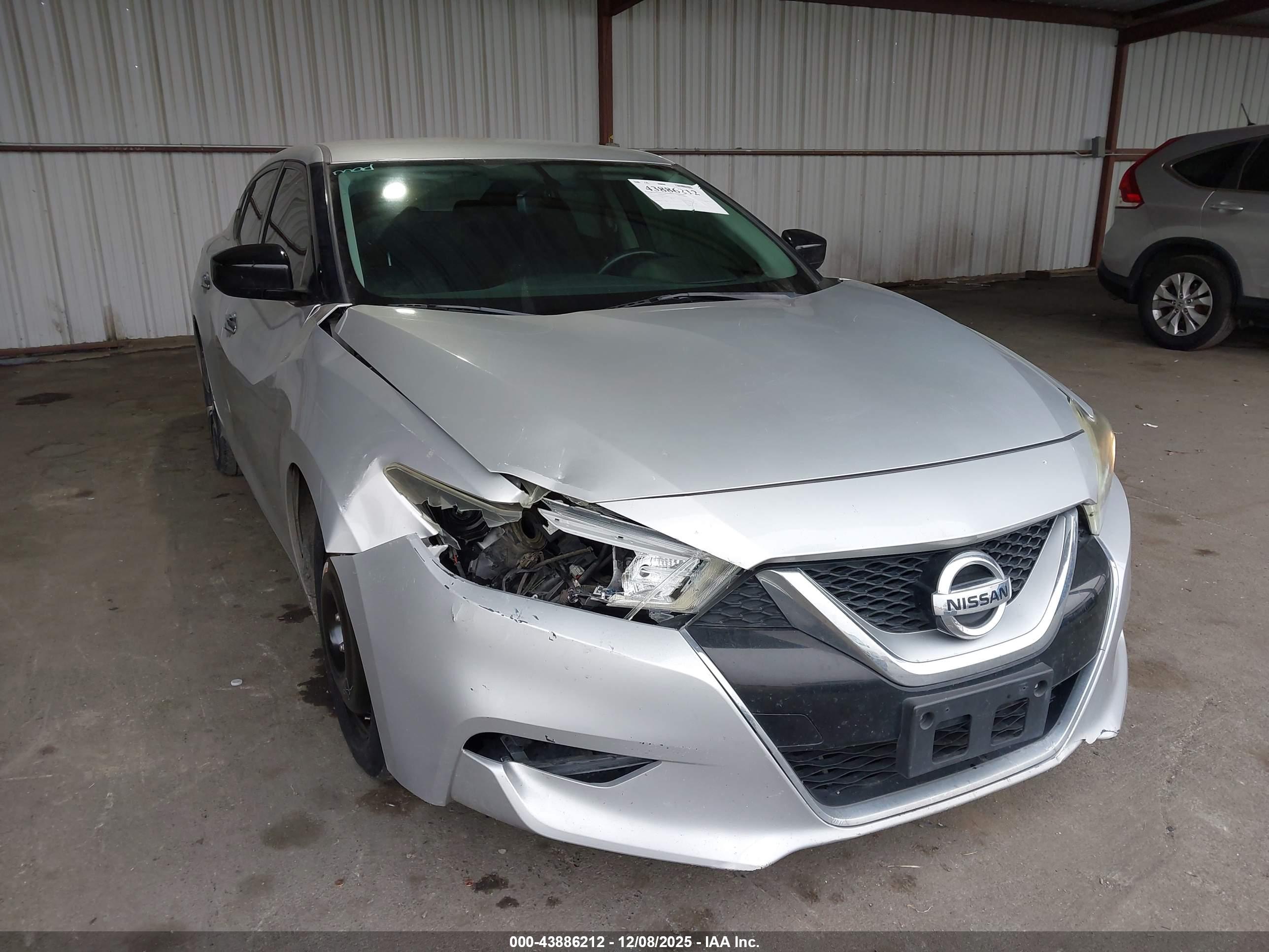NISSAN MAXIMA image 6