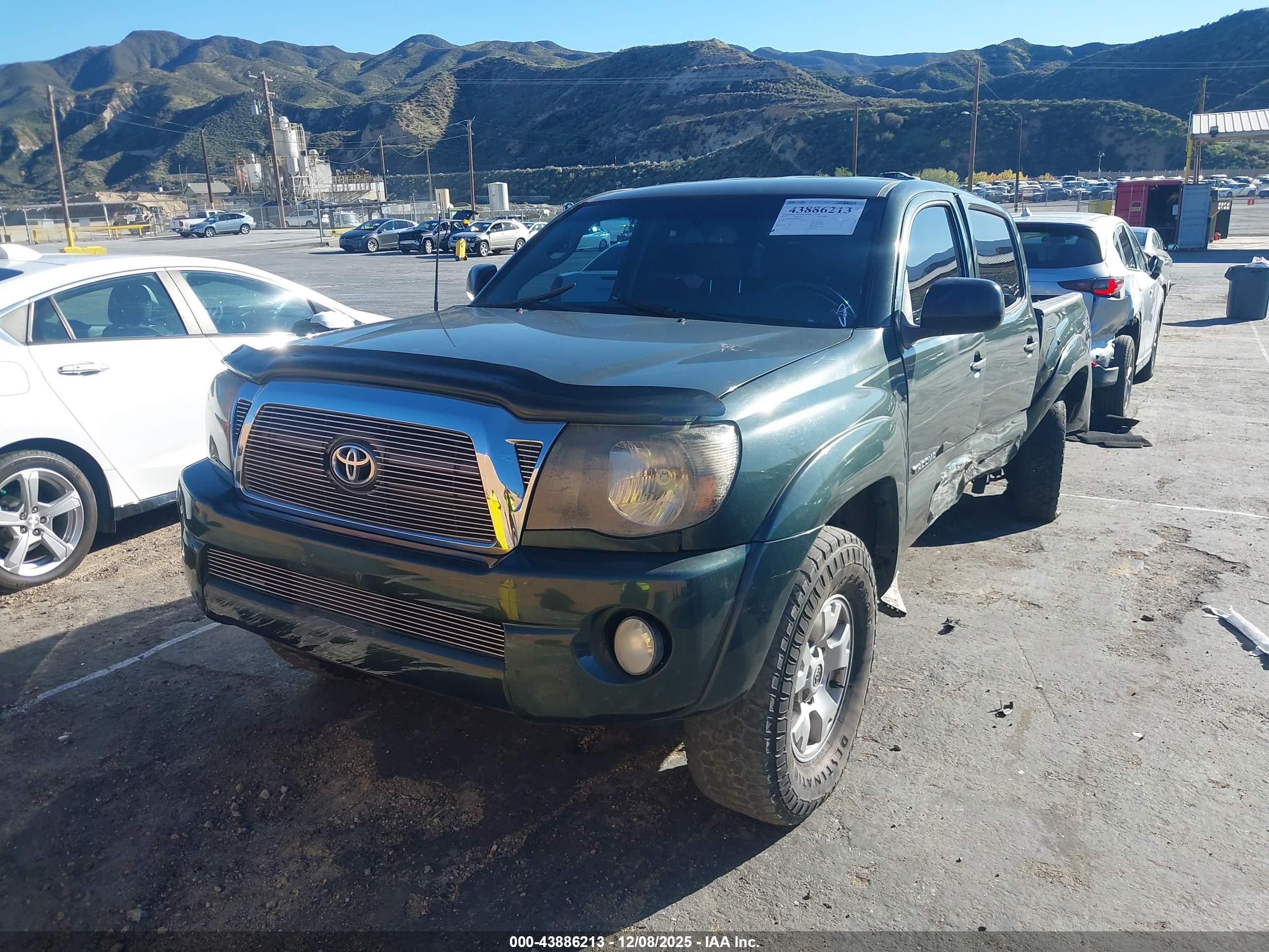 TOYOTA TACOMA image 2