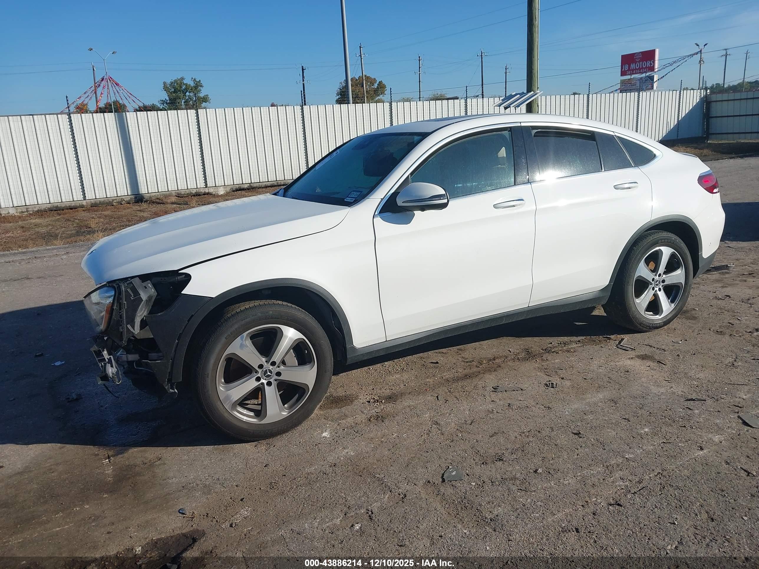MERCEDES-BENZ GLC image 2