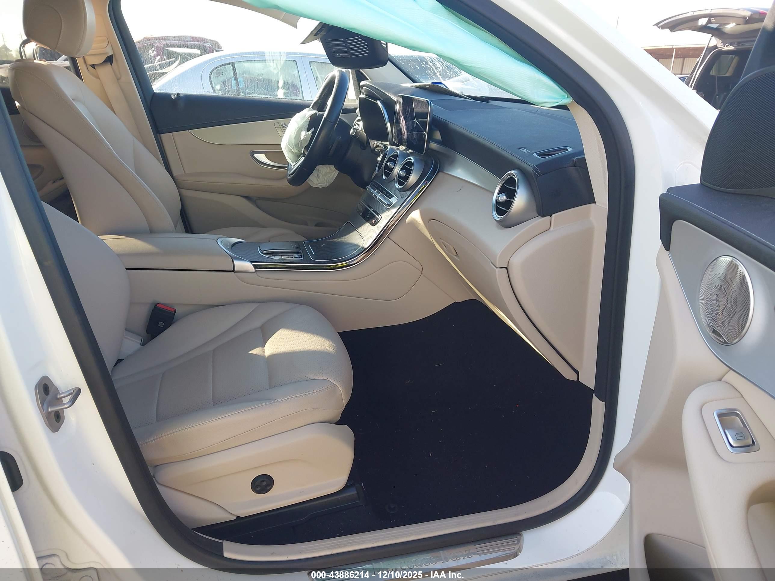 MERCEDES-BENZ GLC image 5