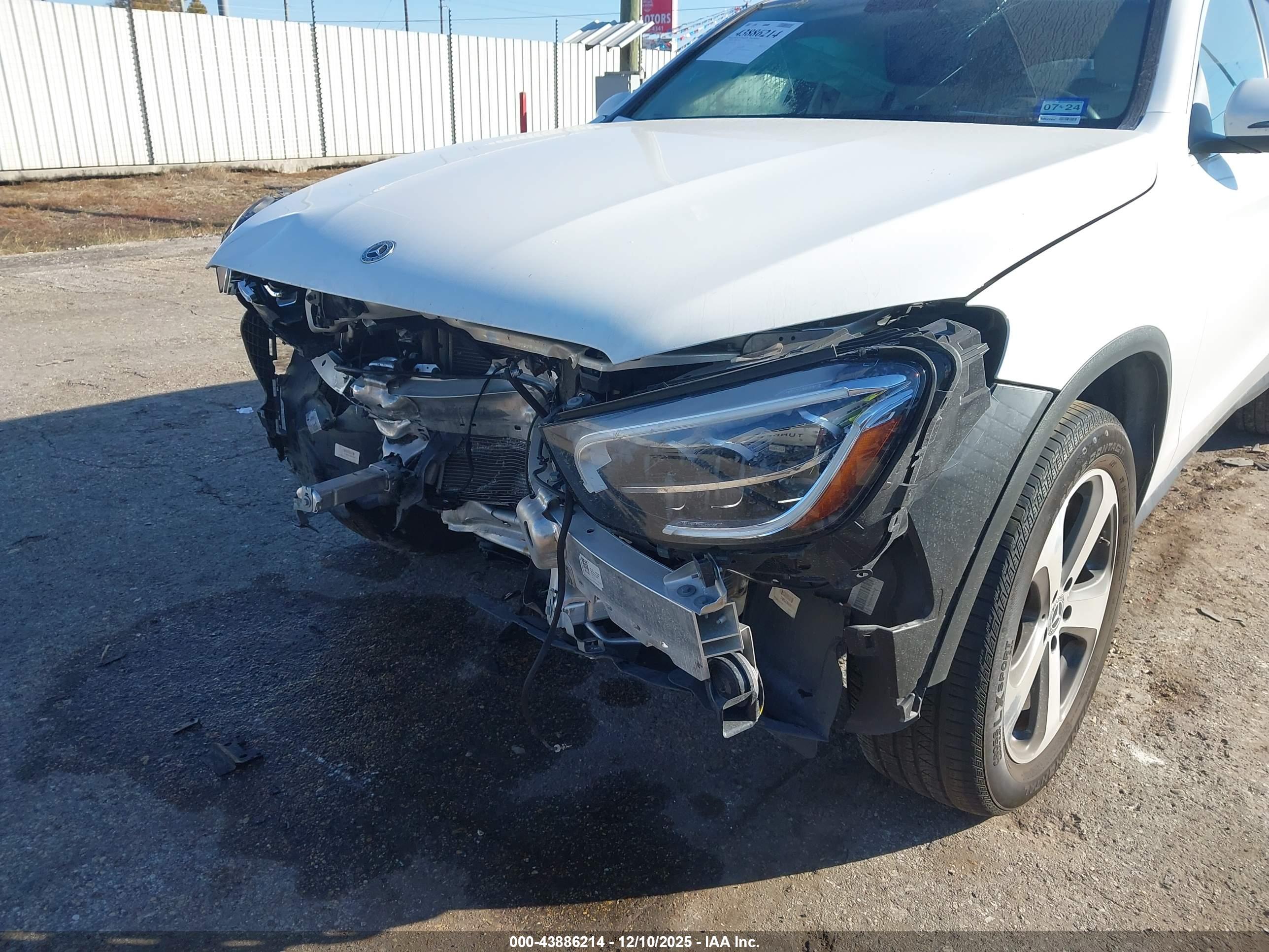 MERCEDES-BENZ GLC image 6