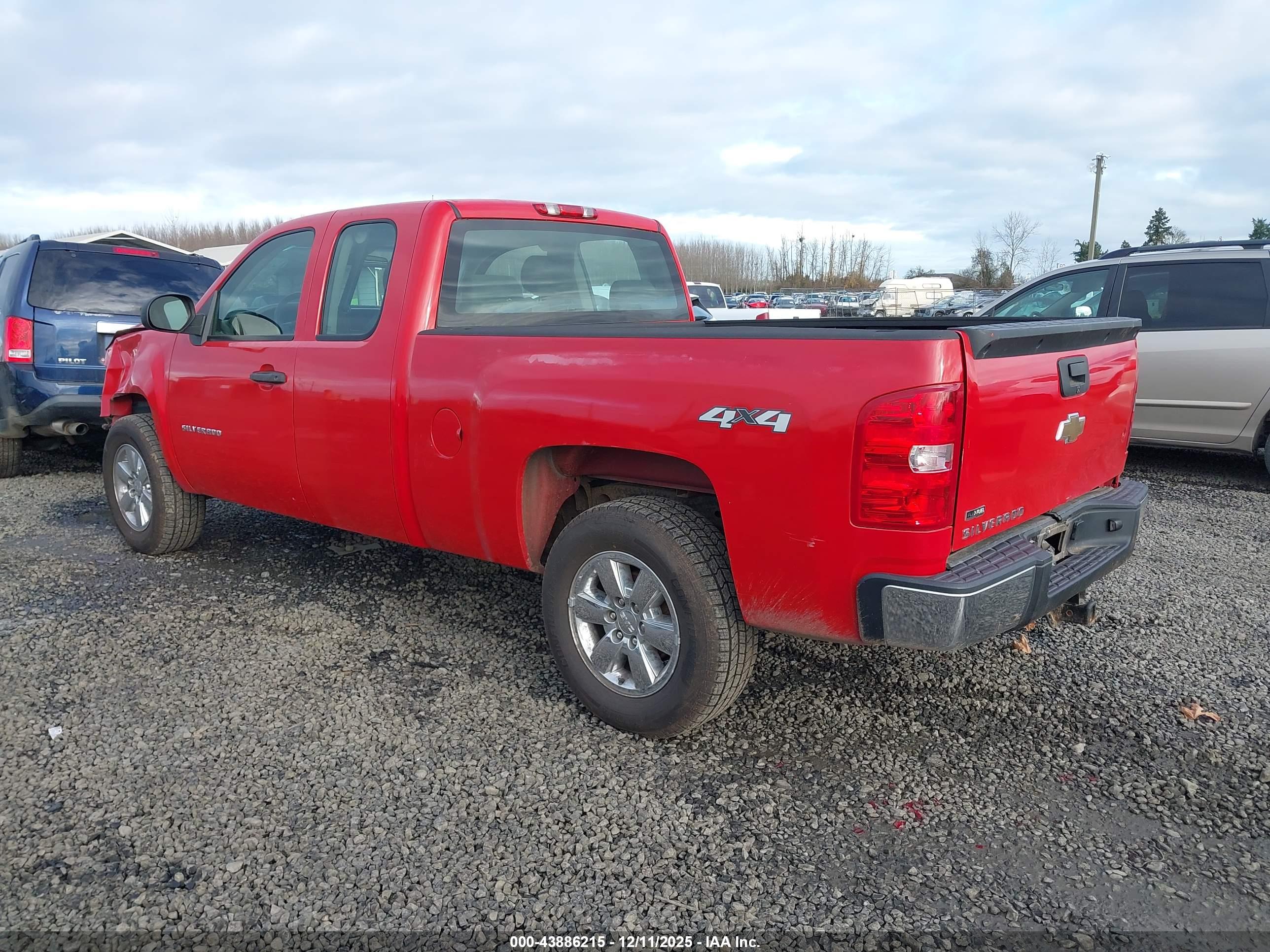 CHEVROLET SILVERADO image 3