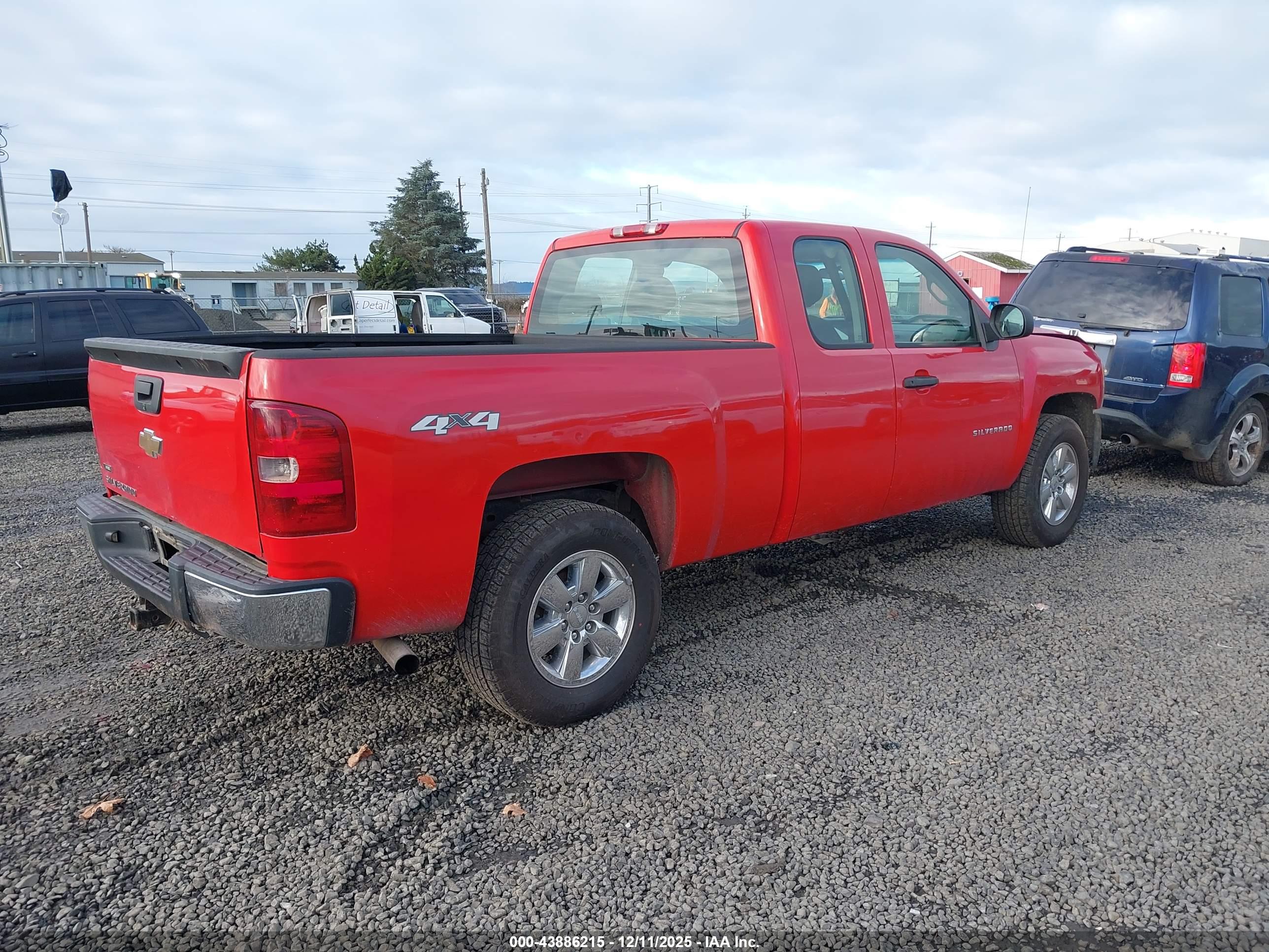 CHEVROLET SILVERADO image 4