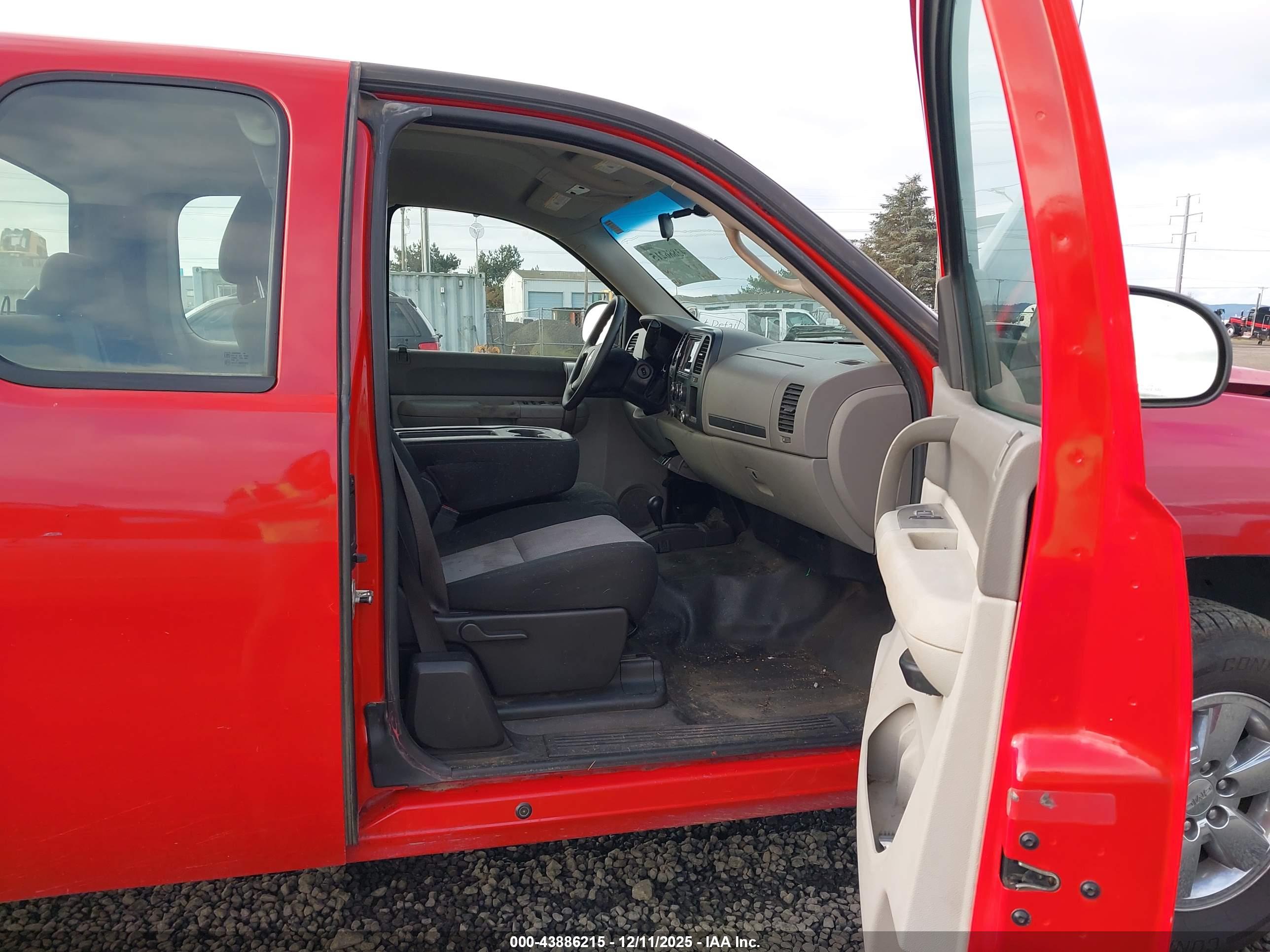 CHEVROLET SILVERADO image 5