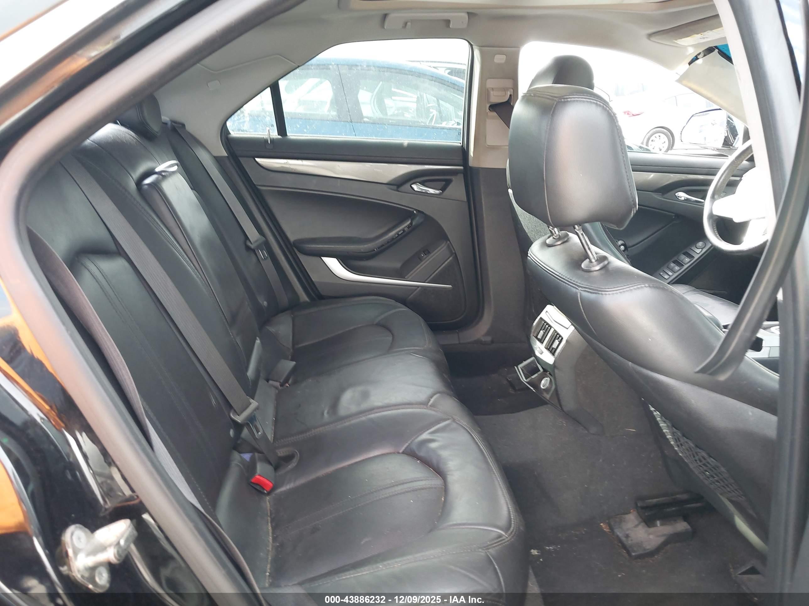 CADILLAC CTS image 8
