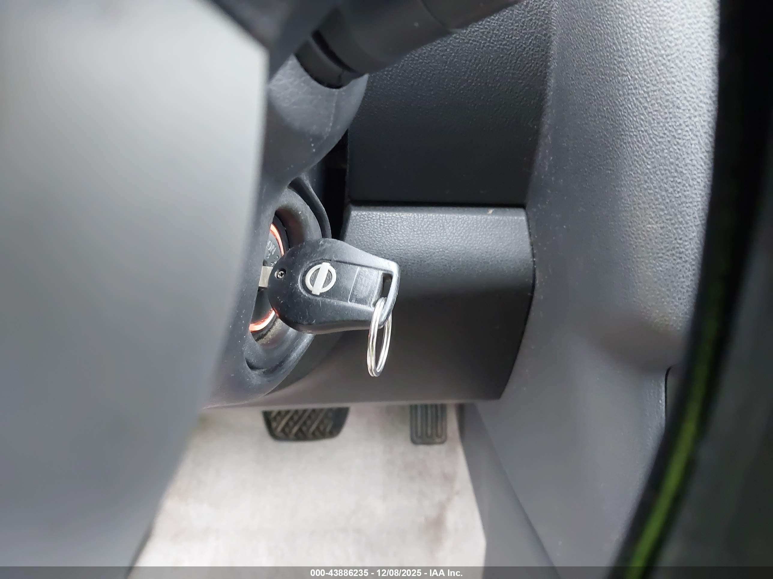 NISSAN ROGUE image 11