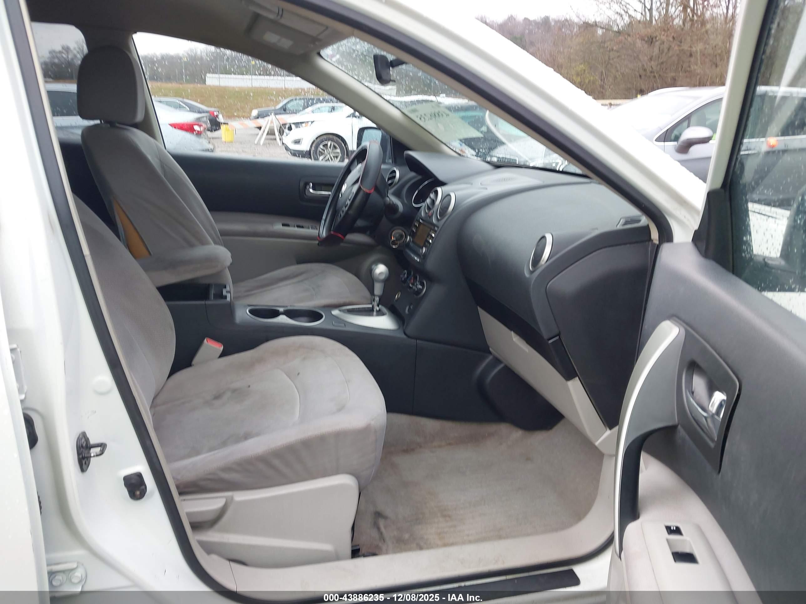 NISSAN ROGUE image 5
