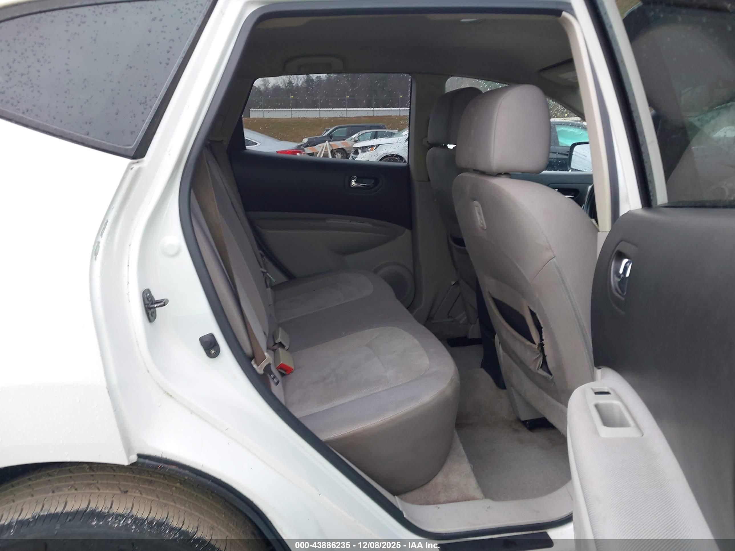 NISSAN ROGUE image 8