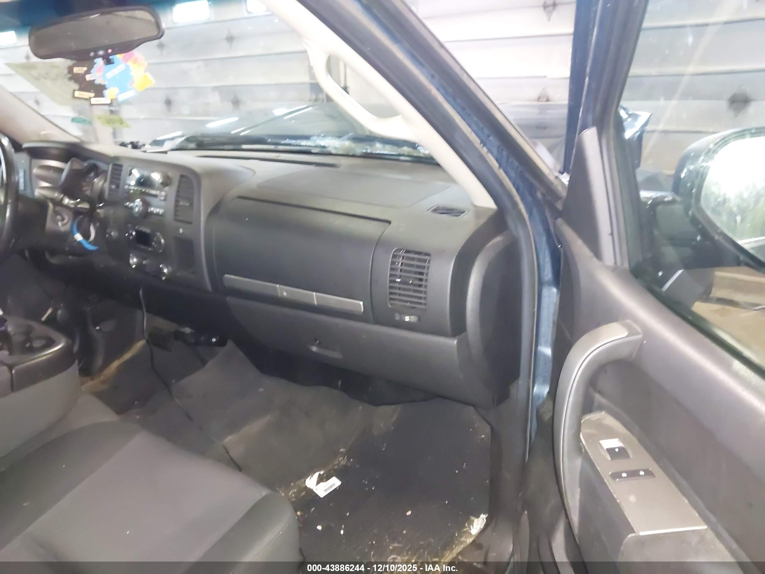 CHEVROLET SILVERADO image 5