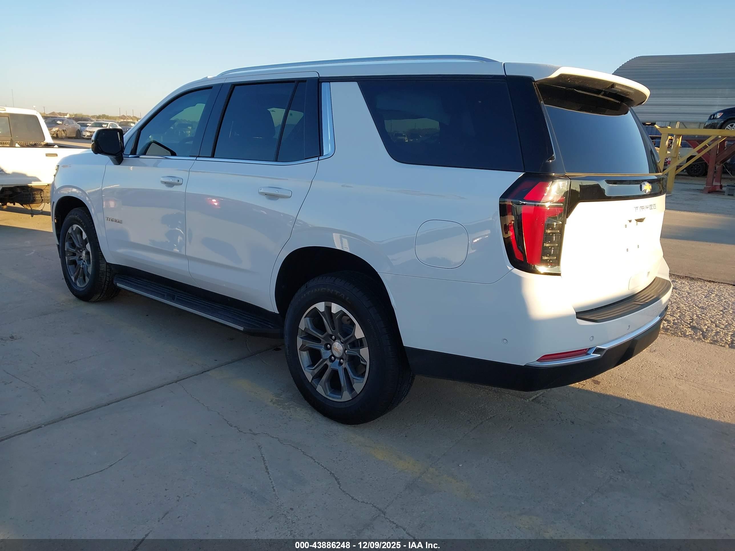 CHEVROLET TAHOE image 3