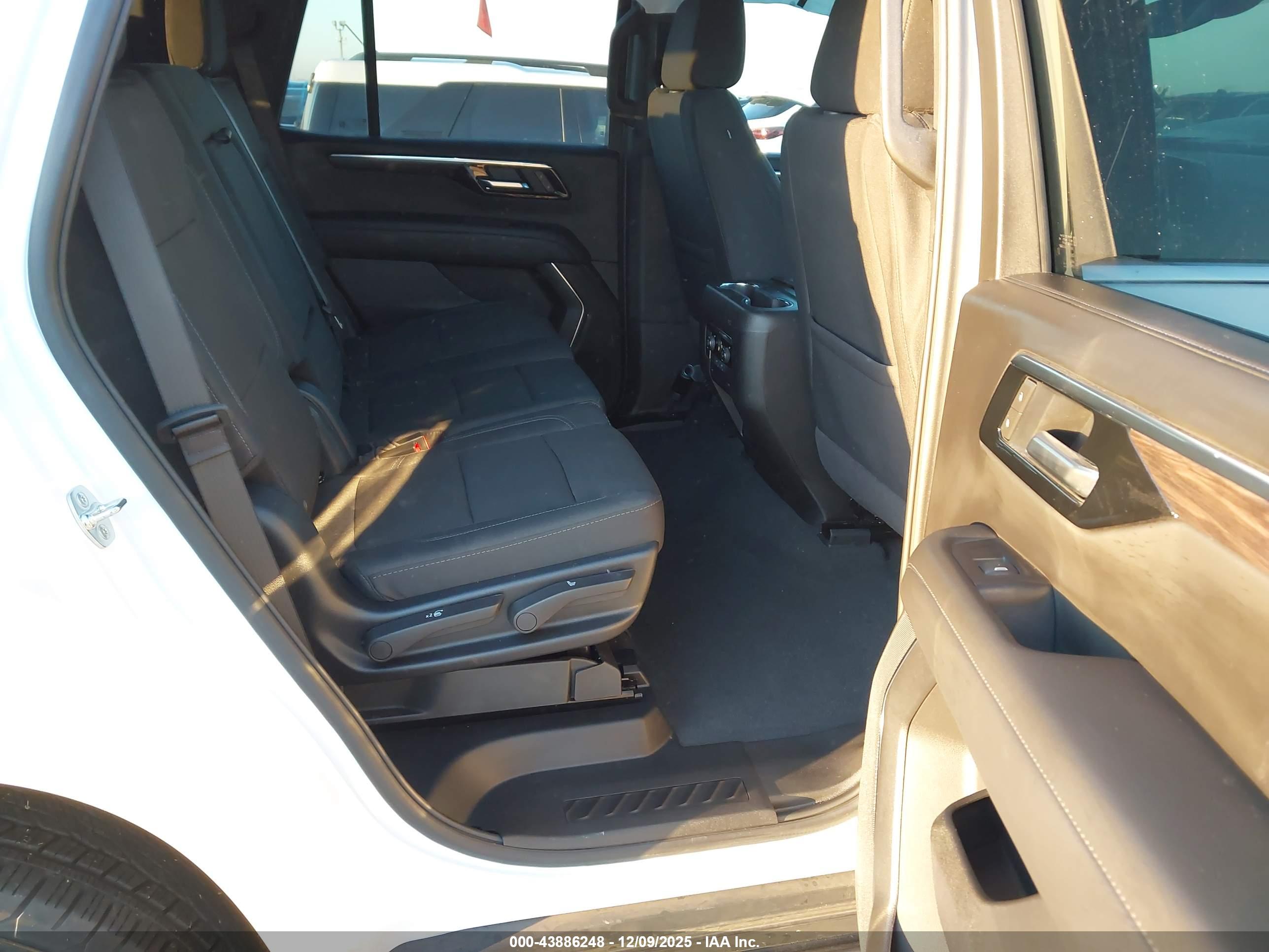 CHEVROLET TAHOE image 8