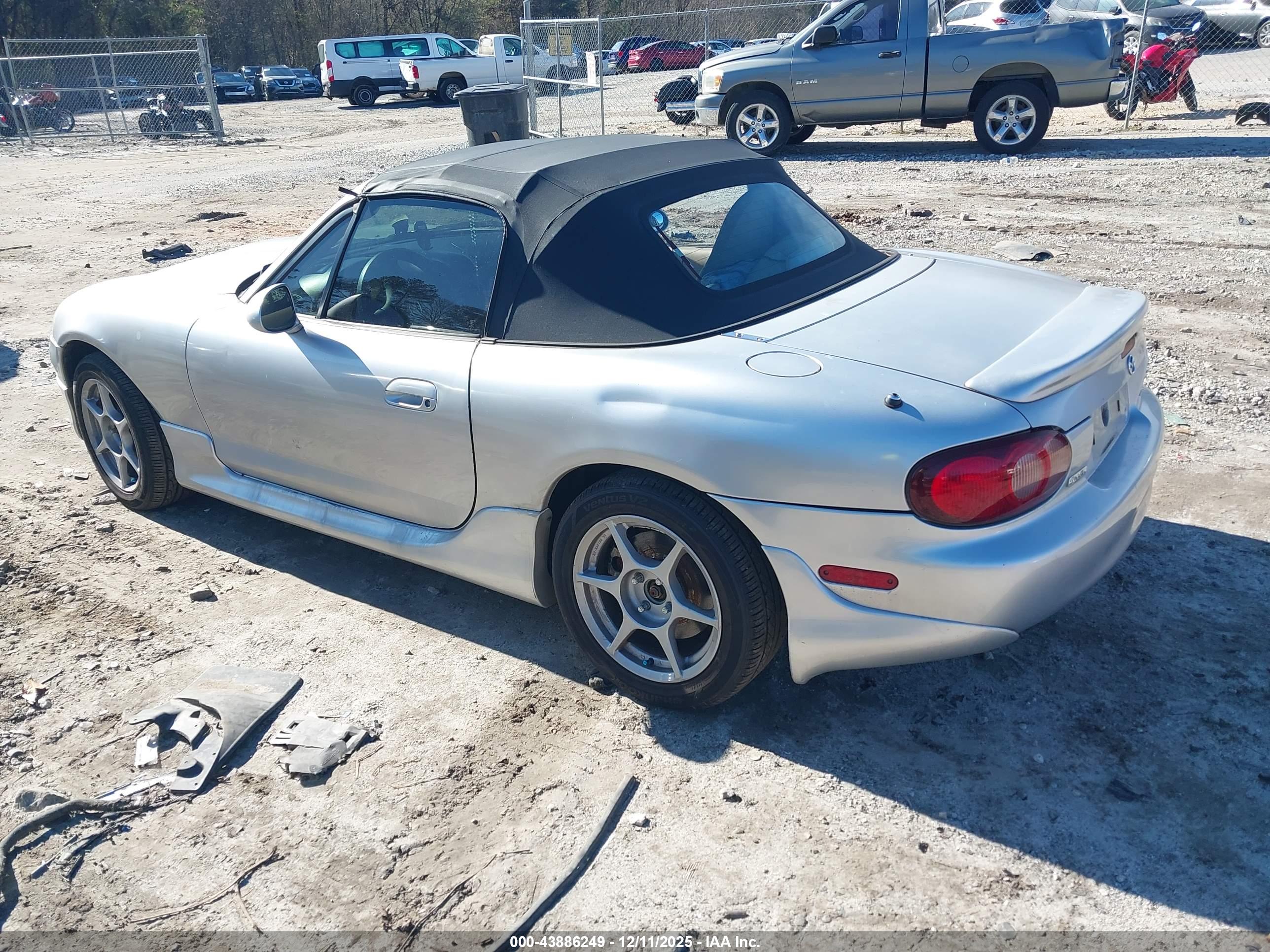 MAZDA MX-5 image 3