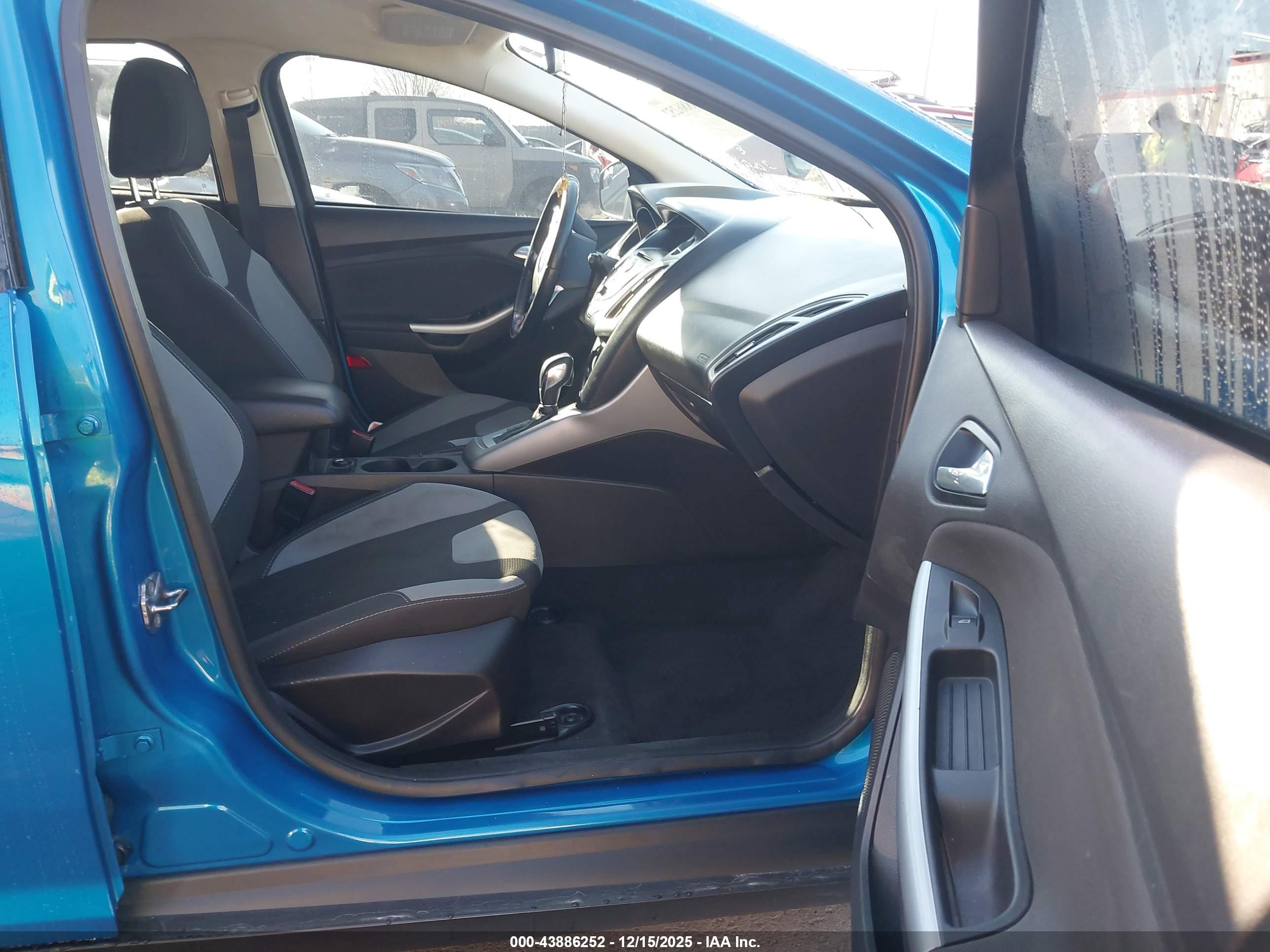 FORD FOCUS image 5