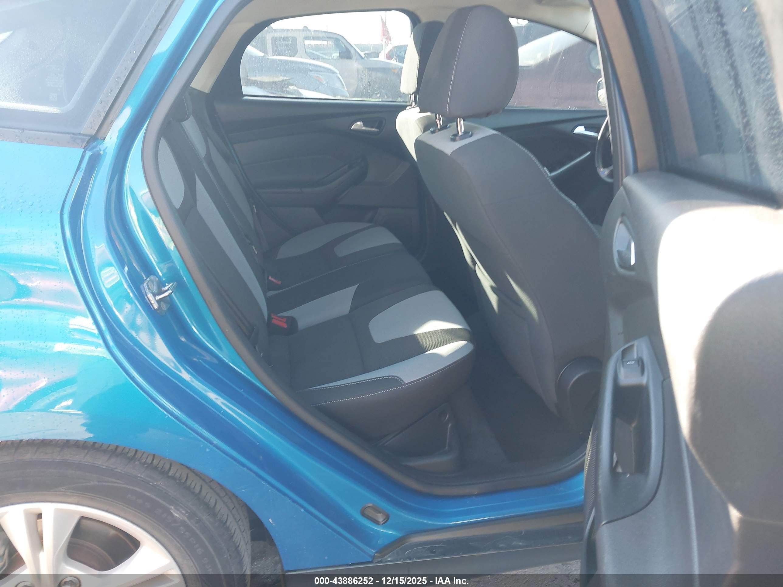 FORD FOCUS image 8