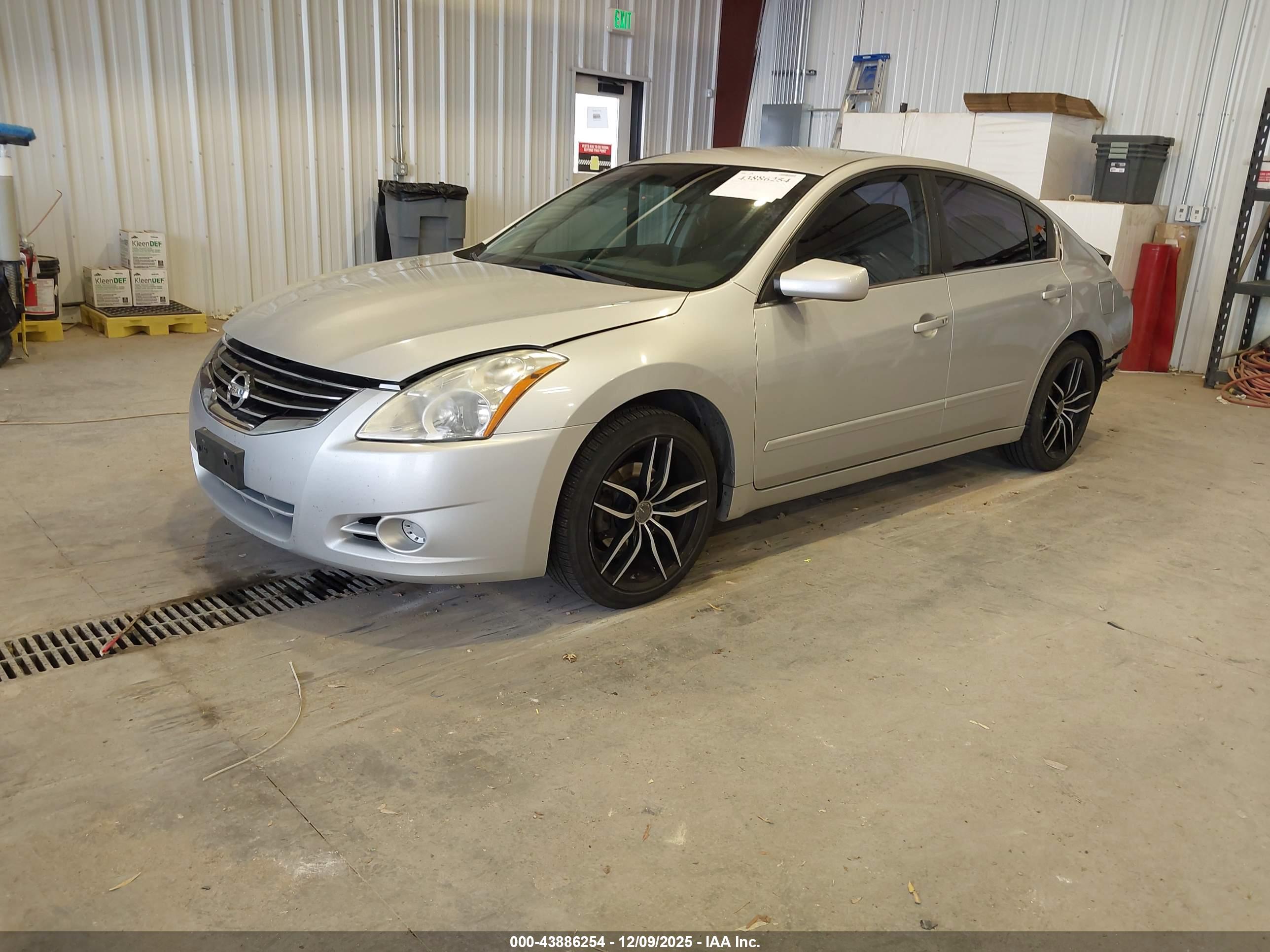 NISSAN ALTIMA image 2