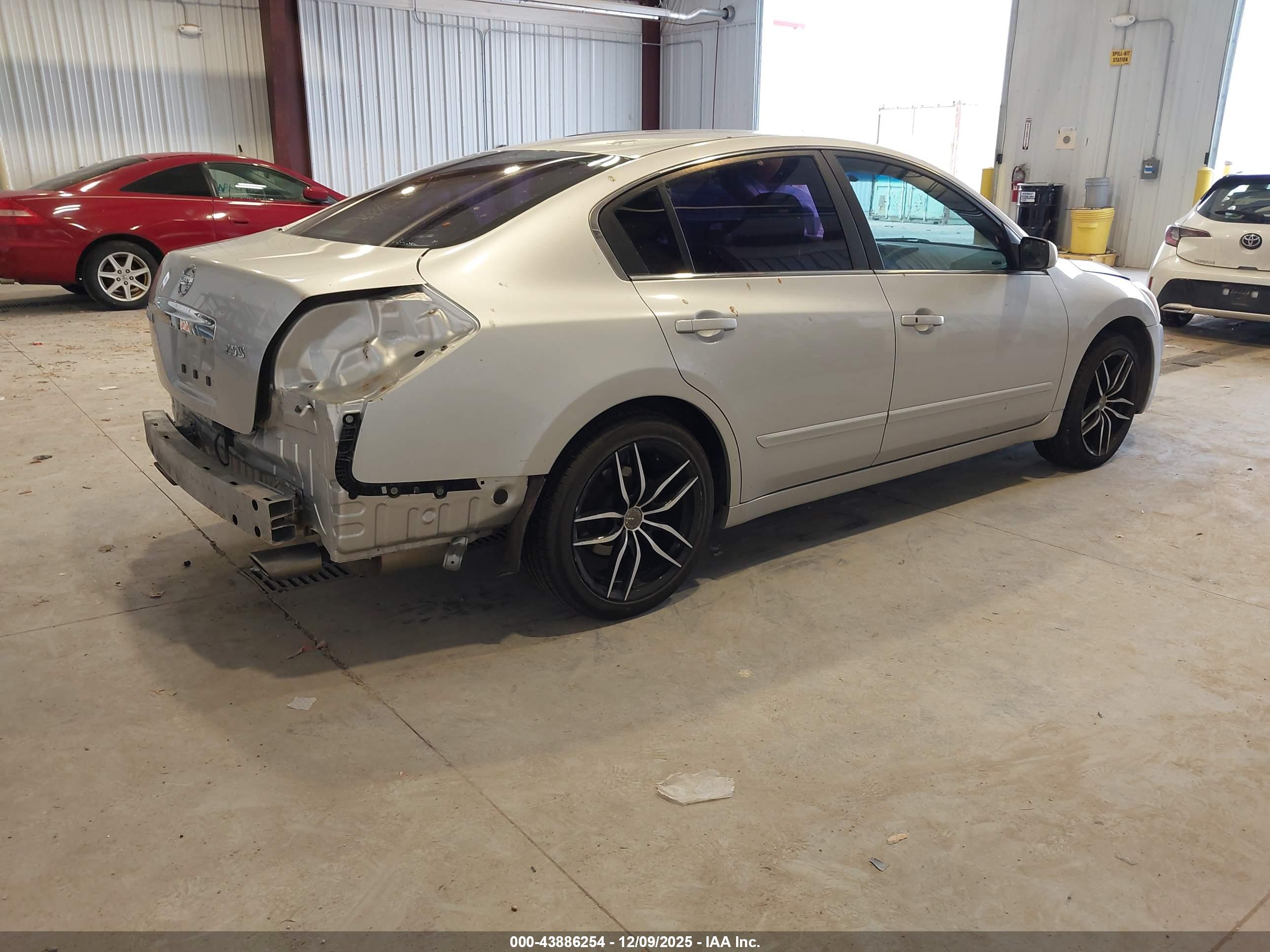NISSAN ALTIMA image 4