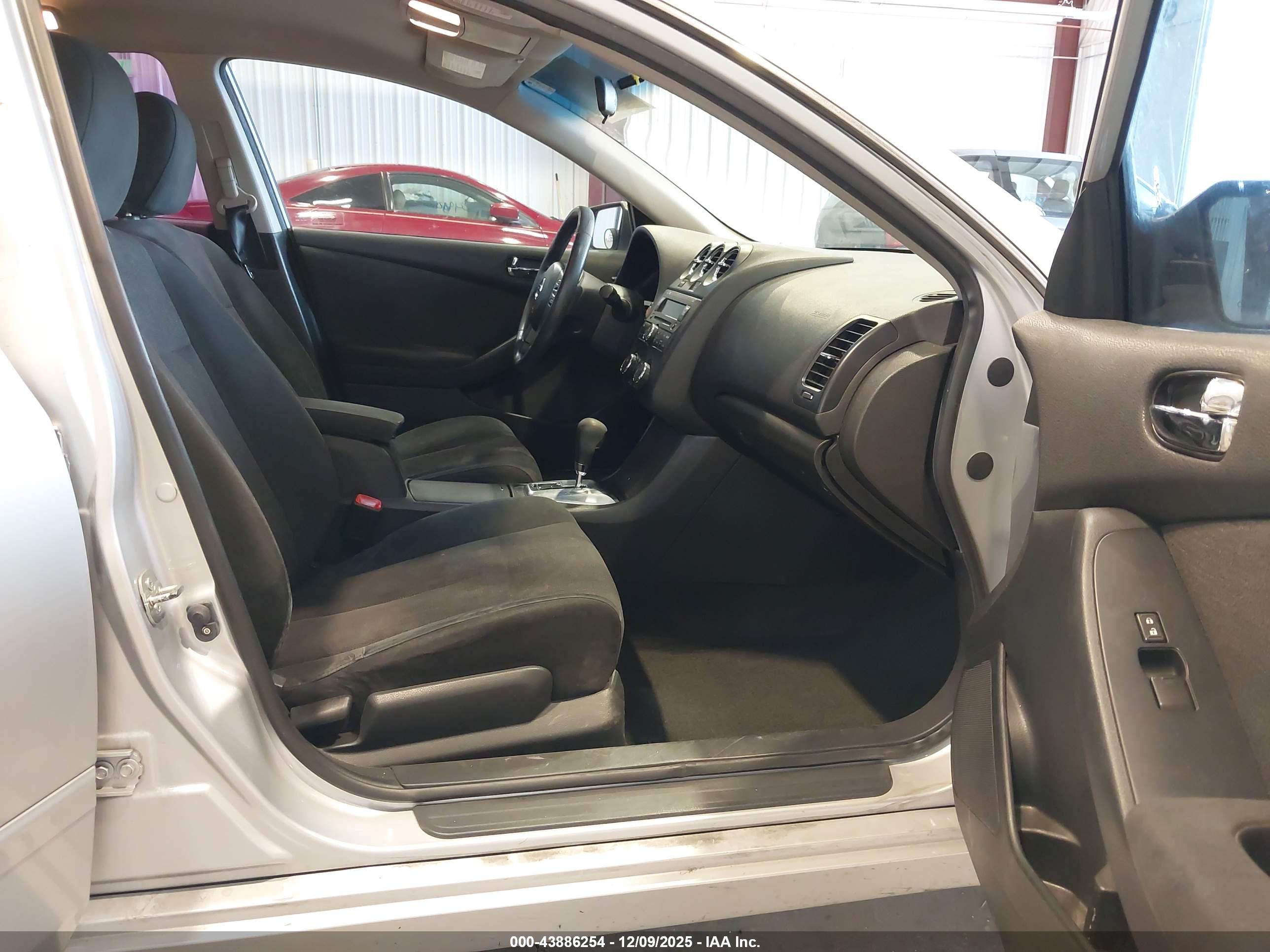 NISSAN ALTIMA image 5