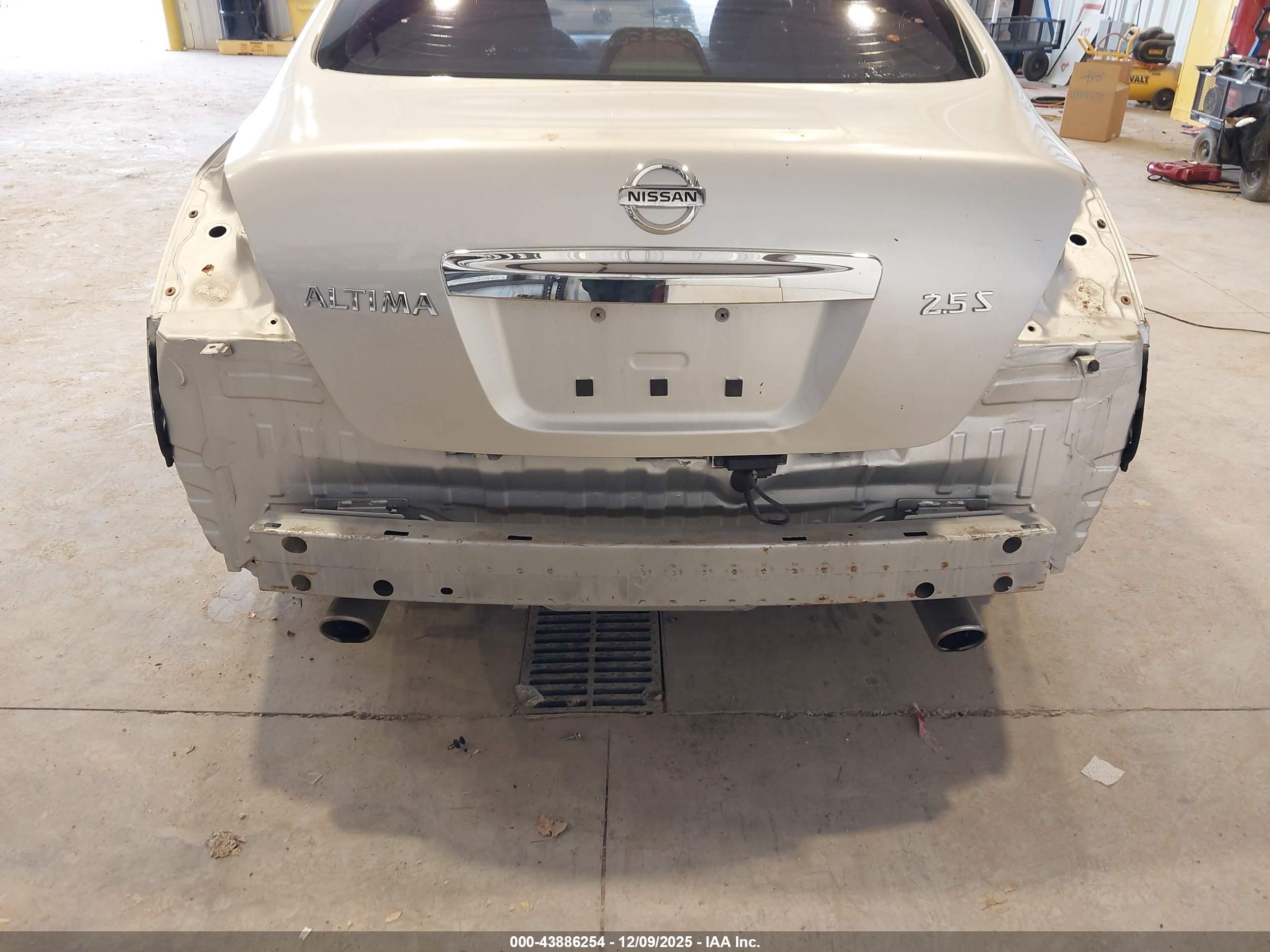 NISSAN ALTIMA image 6