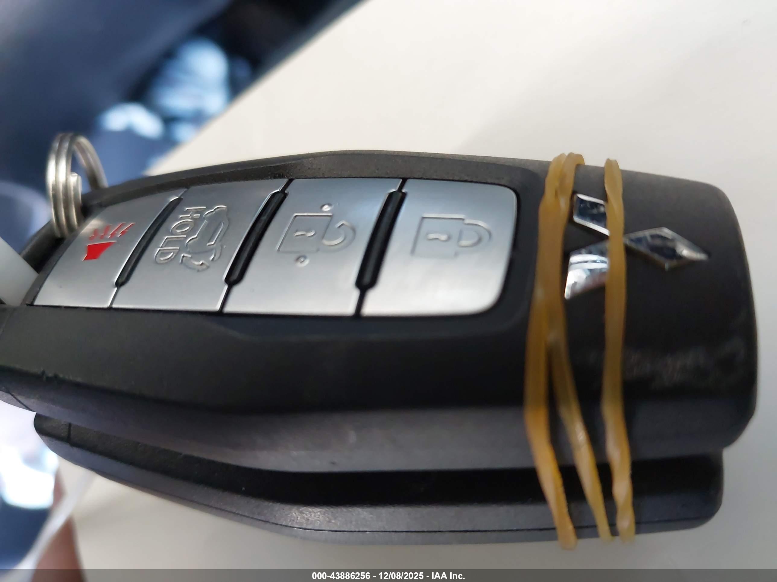 MITSUBISHI OUTLANDER image 11