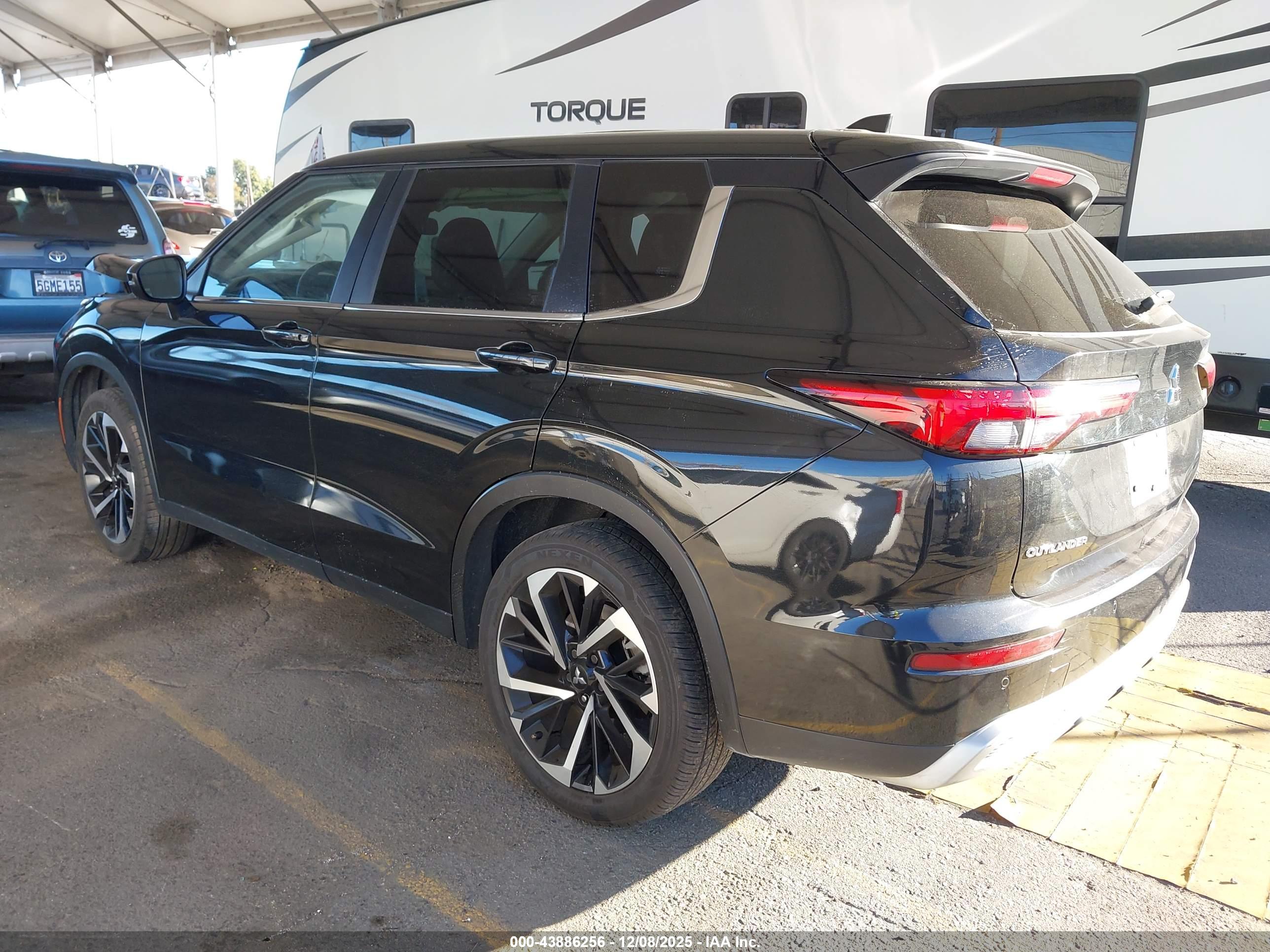 MITSUBISHI OUTLANDER image 3