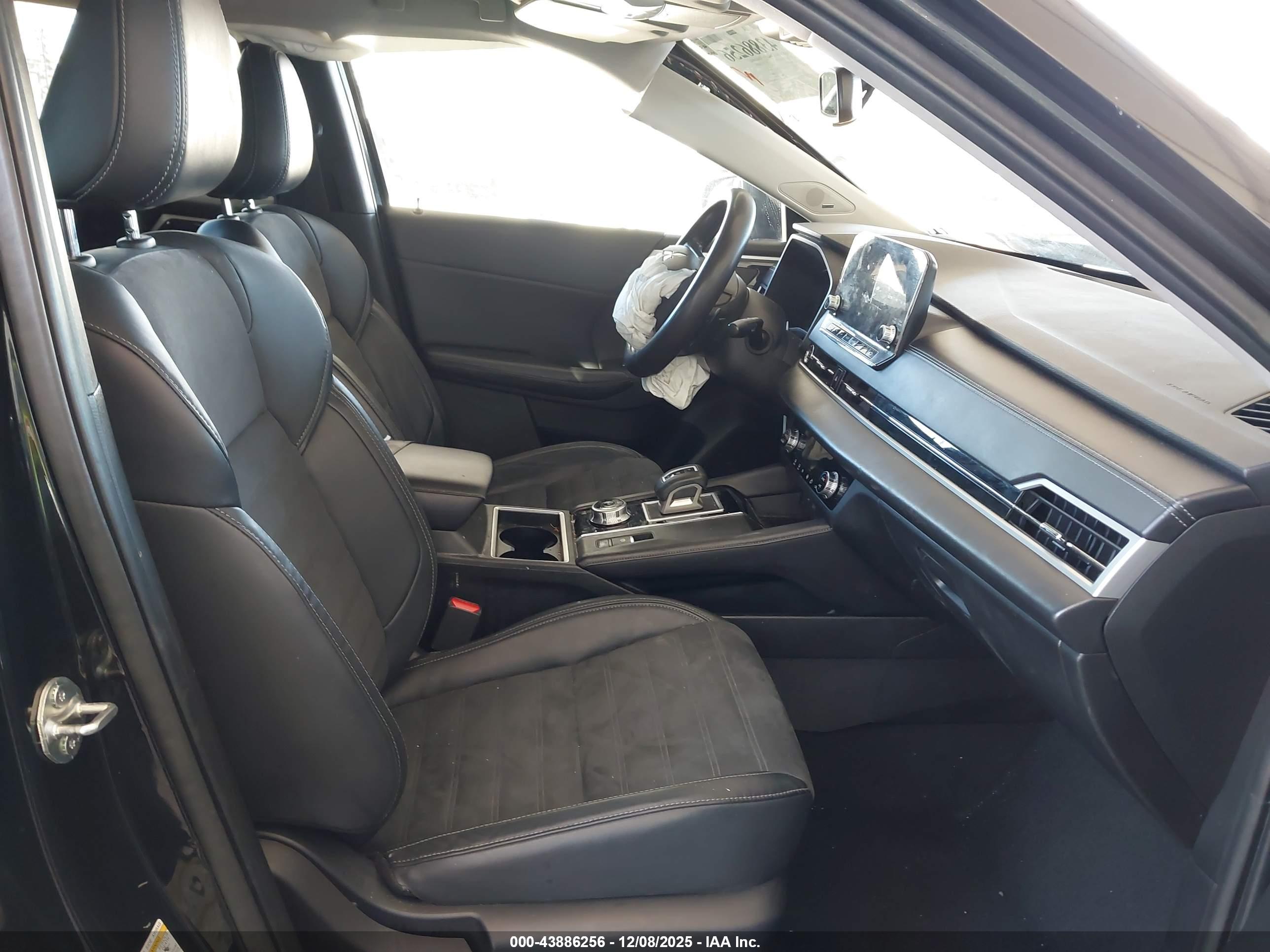 MITSUBISHI OUTLANDER image 5