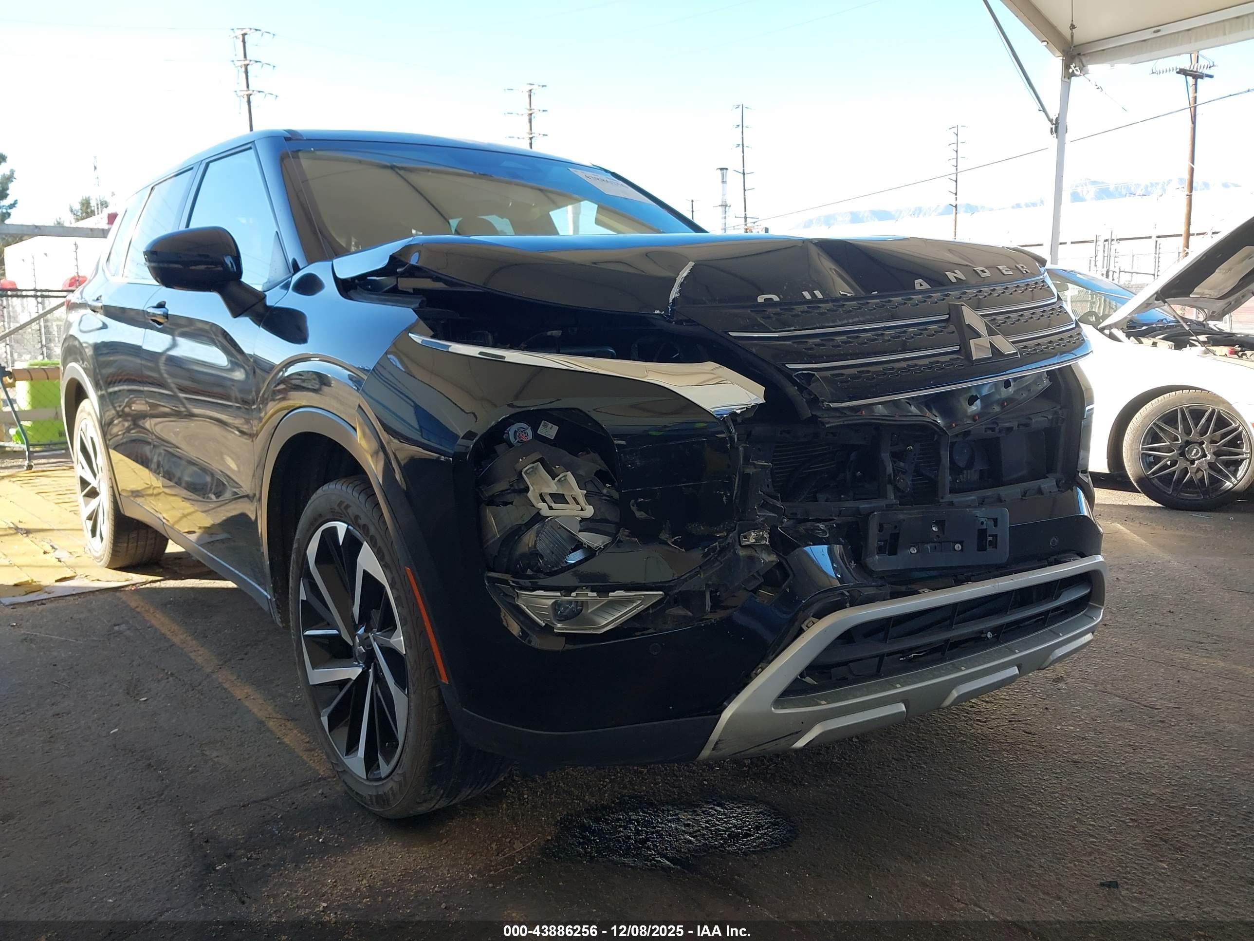 MITSUBISHI OUTLANDER image 6