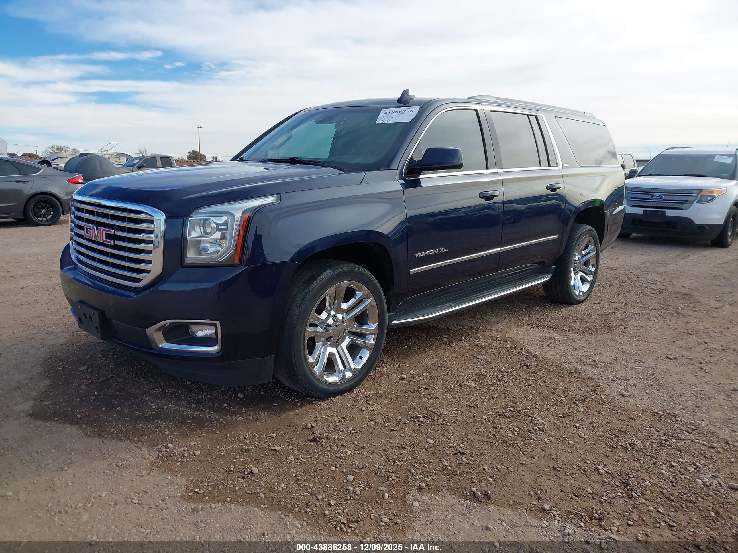 GMC YUKON image 2