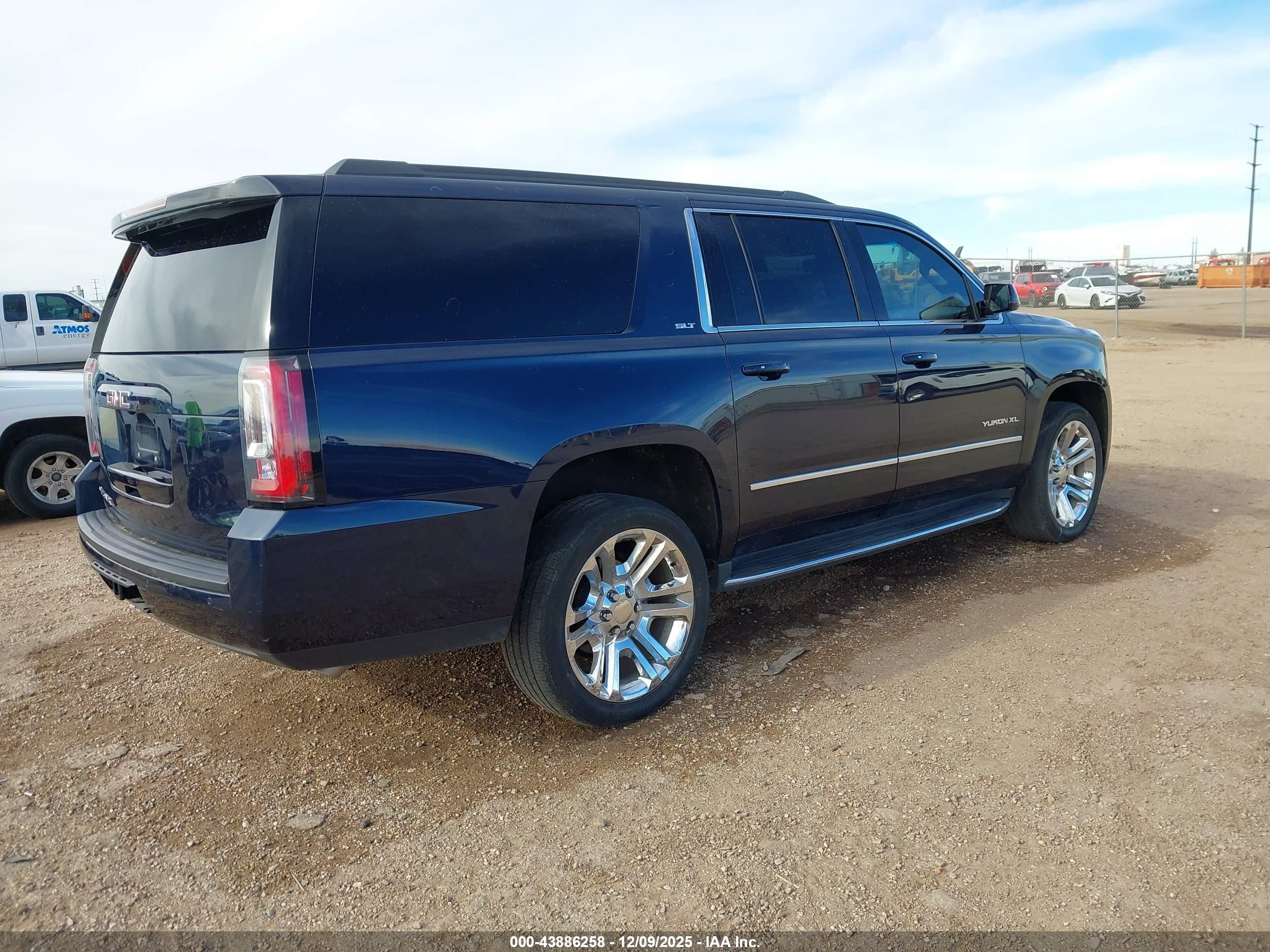 GMC YUKON image 4