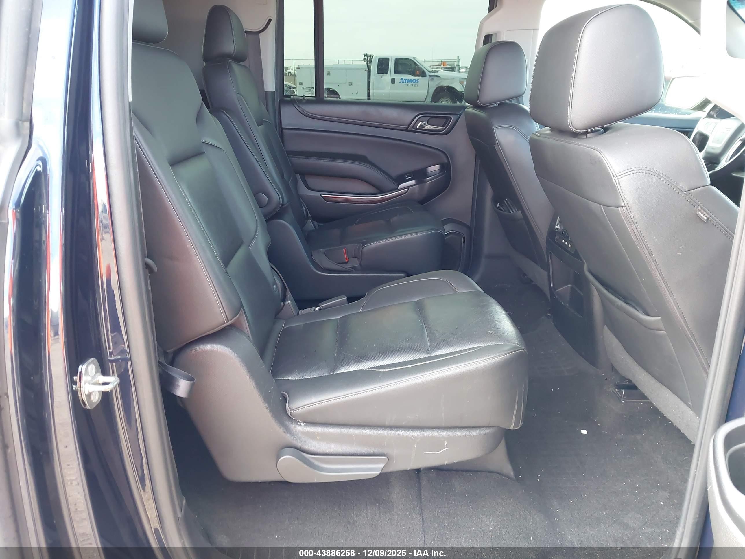 GMC YUKON image 8