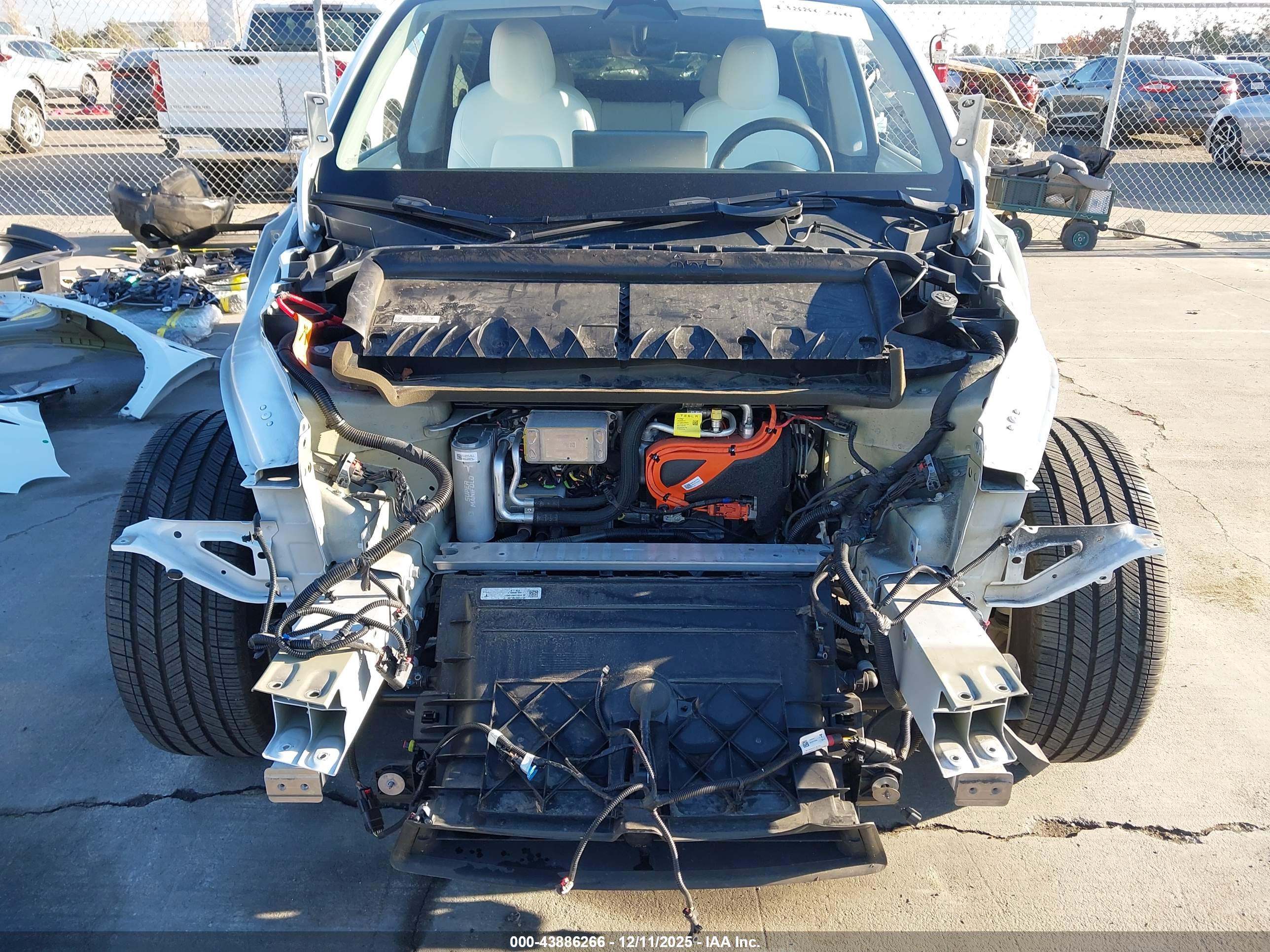 TESLA MODEL image 10