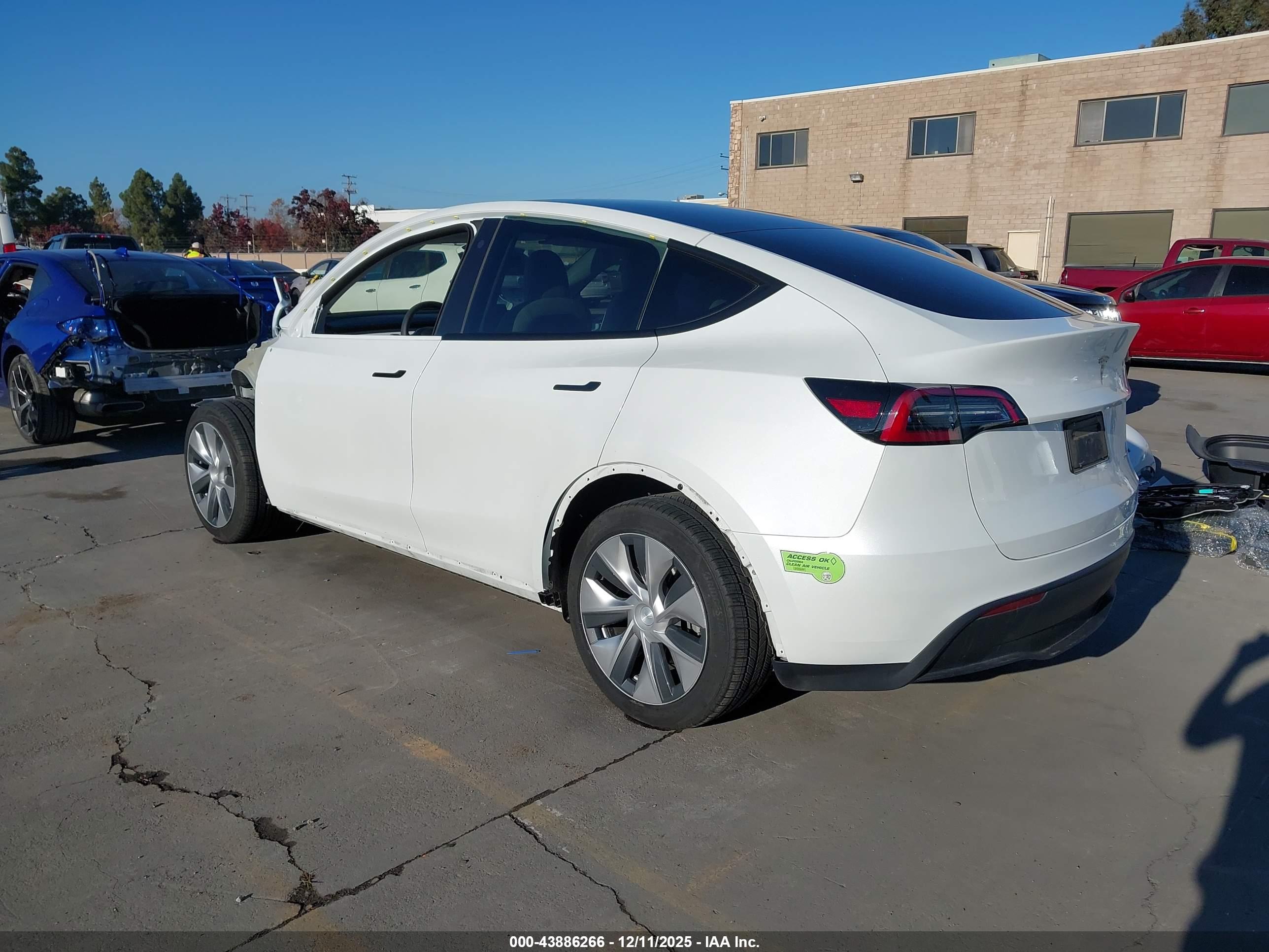TESLA MODEL image 3