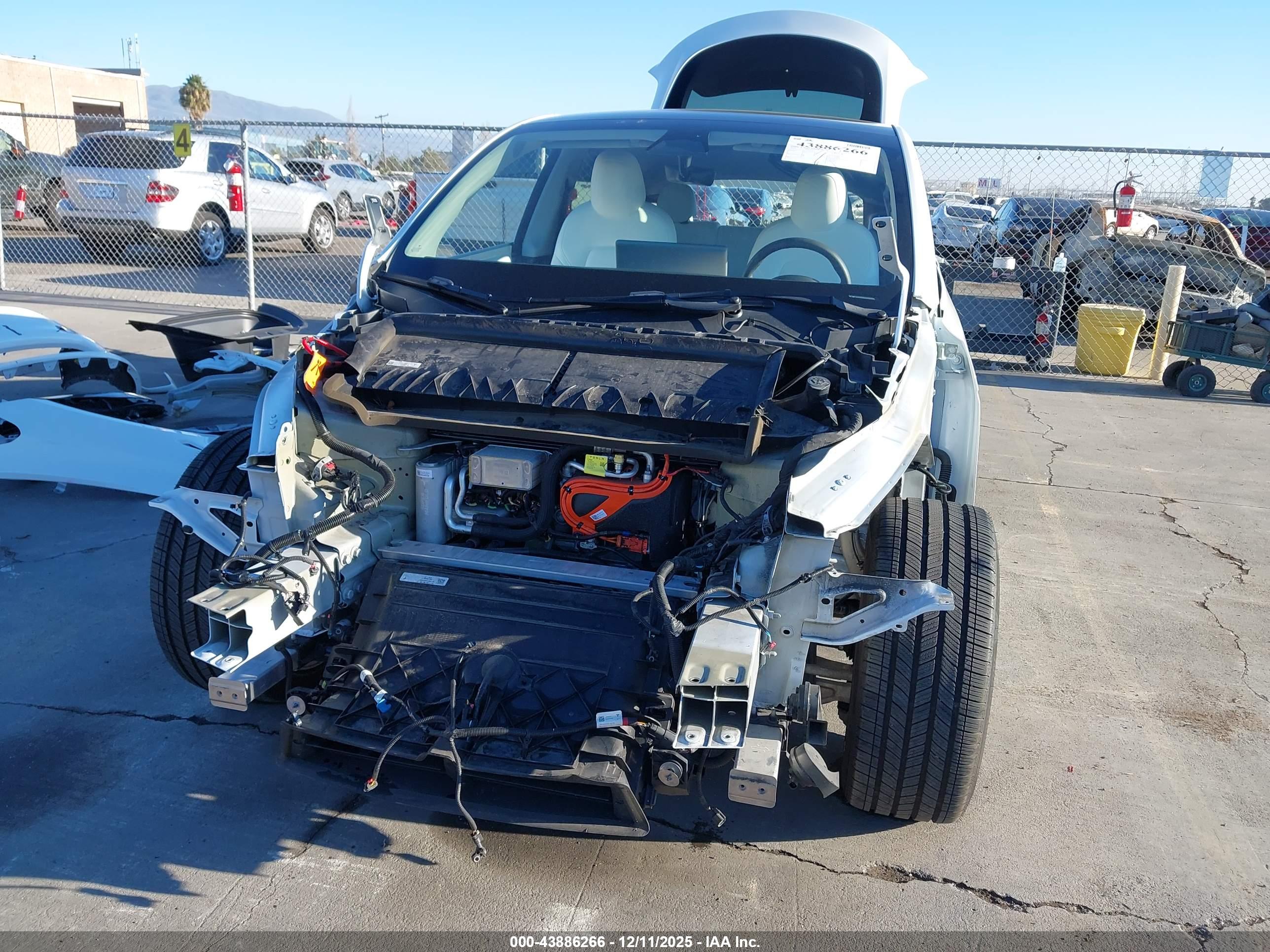 TESLA MODEL image 6