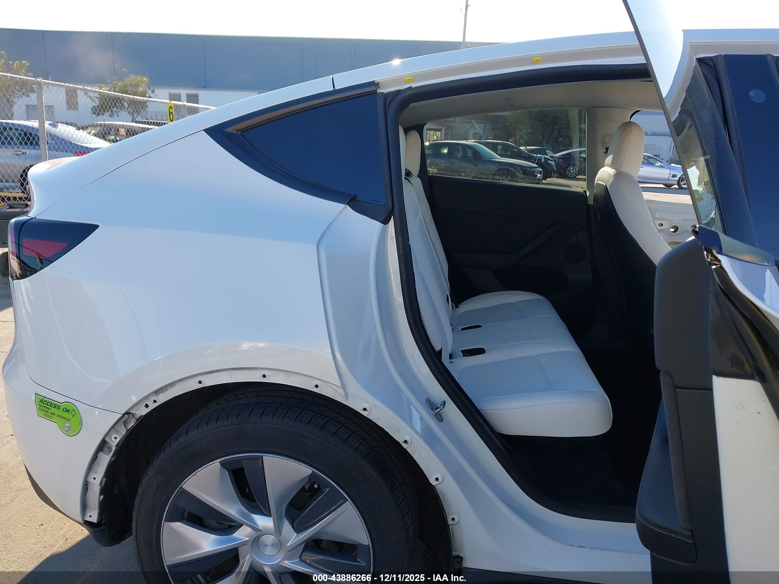 TESLA MODEL image 8