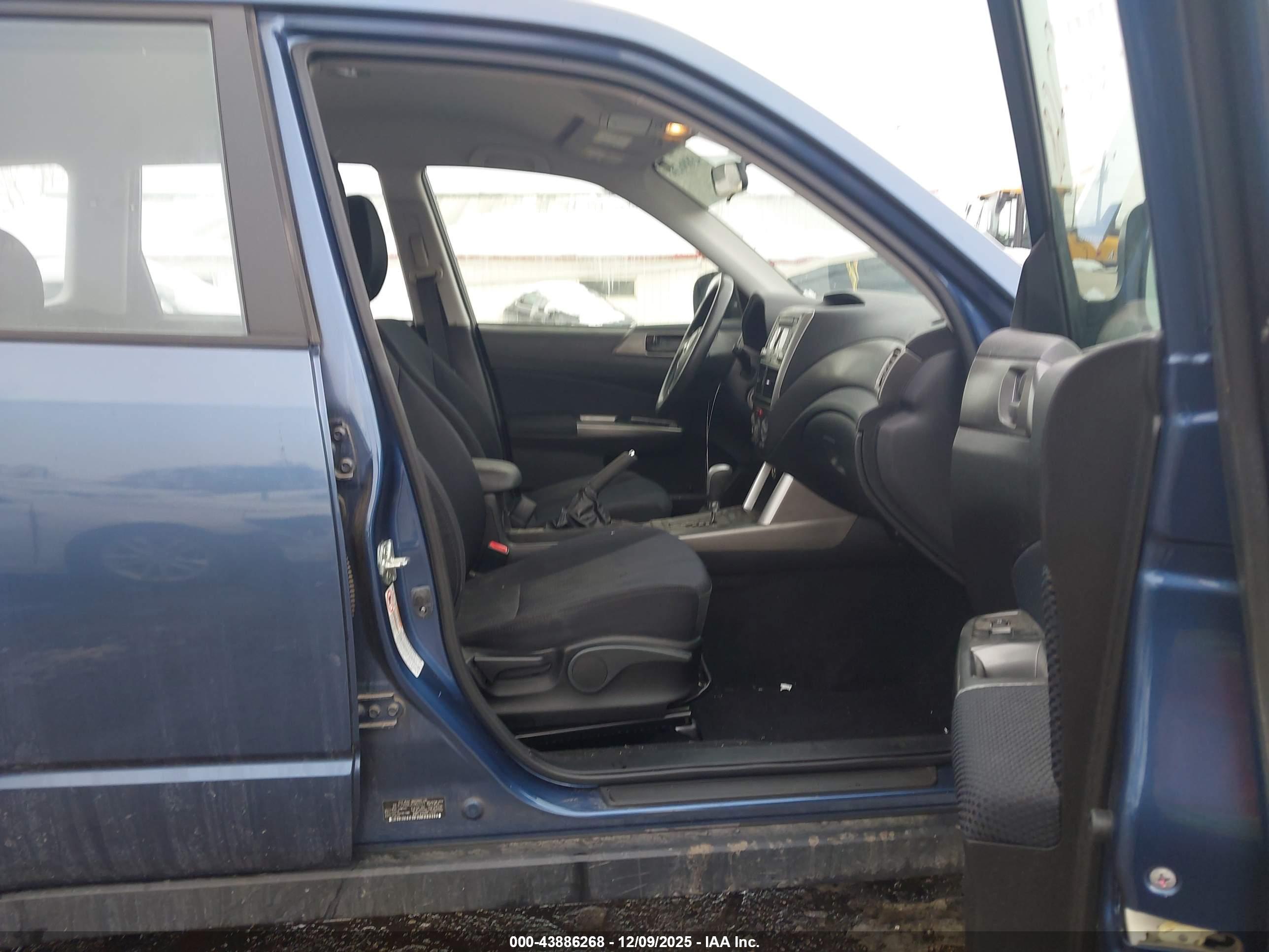 SUBARU FORESTER image 5
